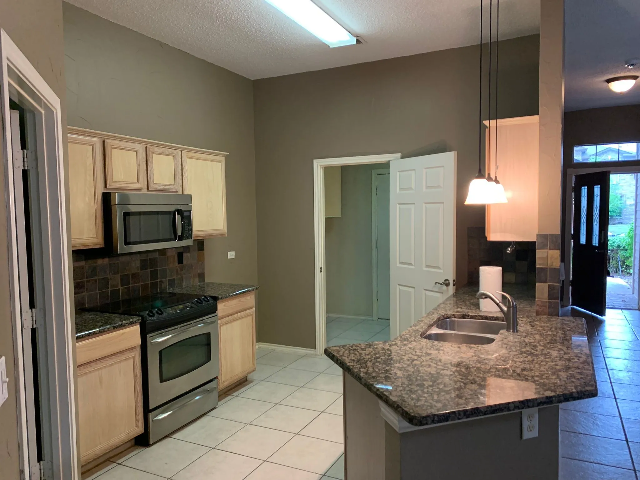 Single Family Residence For Rent in Collin County , 2805 Hawthorne Lane, Mc Kinney, Texas 75071, 3 Bedroom, 2 Bathroom, 2 Garage spaces, 1,771 Sqft, built in 1999, mls#21276578, Real Estate Agent in Mc Kinney, Homes For Rent in Collin county, Homes For Rent in Mc Kinney, Realtor in Mc Kinney Texas, Real Estate Brokerage Independent Realty Texas, Luminita Cordes Realtor