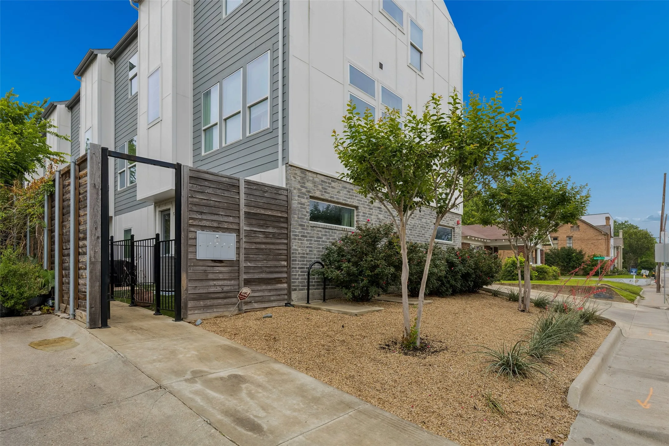 Condominium For Sale in Dallas County , 5647 Live Oak Street 105, Dallas, Texas 75206, 2 Bedroom, 3 Bathroom, 2 Garage spaces, 1,561 Sqft, built in 2022, mls#21267740, Real Estate Agent in Dallas, Homes For Sale in Dallas county, Homes For Sale in Dallas, Realtor in Dallas Texas, Real Estate Brokerage Independent Realty Texas, Luminita Cordes Realtor