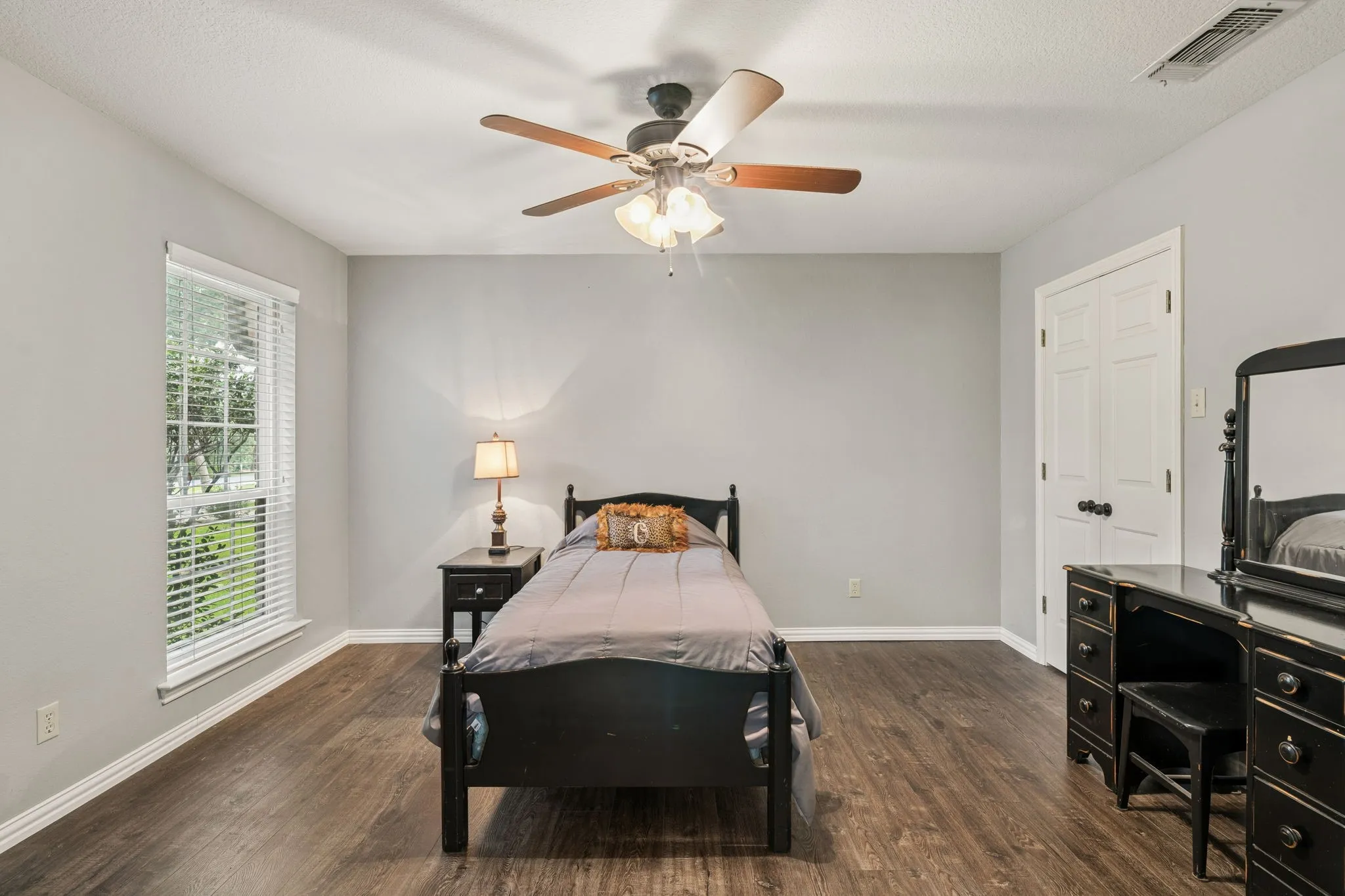 Single Family Residence For Sale in Denton County , 460 Canyon Oaks Drive, Argyle, Texas 76226, 4 Bedroom, 4 Bathroom, 3 Garage spaces, 3,337 Sqft, built in 1985, mls#21275224, Real Estate Agent in Argyle, Homes For Sale in Denton county, Homes For Sale in Argyle, Realtor in Argyle Texas, Real Estate Brokerage Independent Realty Texas, Luminita Cordes Realtor