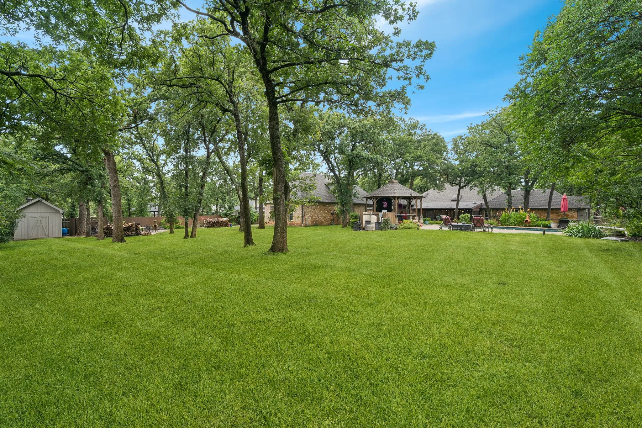 Single Family Residence For Sale in Denton County , 460 Canyon Oaks Drive, Argyle, Texas 76226, 4 Bedroom, 4 Bathroom, 3 Garage spaces, 3,337 Sqft, built in 1985, mls#21275224, Real Estate Agent in Argyle, Homes For Sale in Denton county, Homes For Sale in Argyle, Realtor in Argyle Texas, Real Estate Brokerage Independent Realty Texas, Luminita Cordes Realtor