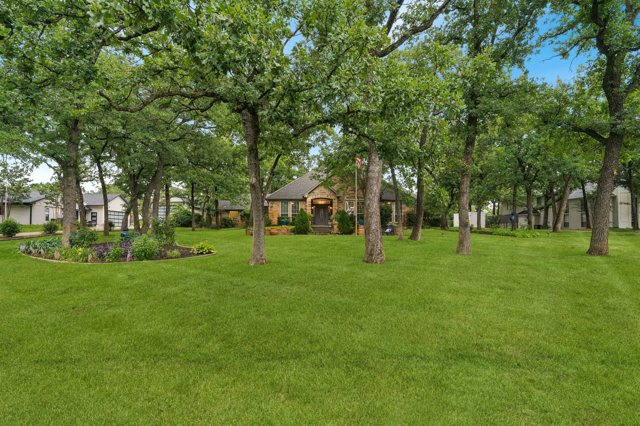 Single Family Residence For Sale in Denton County , 460 Canyon Oaks Drive, Argyle, Texas 76226, 4 Bedroom, 4 Bathroom, 3 Garage spaces, 3,337 Sqft, built in 1985, mls#21275224, Real Estate Agent in Argyle, Homes For Sale in Denton county, Homes For Sale in Argyle, Realtor in Argyle Texas, Real Estate Brokerage Independent Realty Texas, Luminita Cordes Realtor
