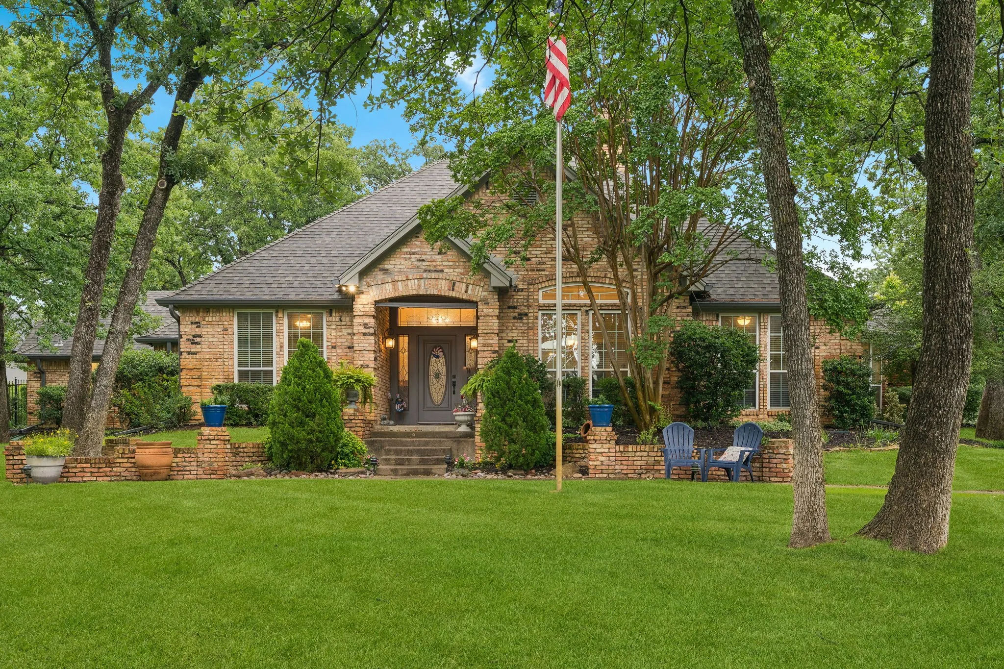 Single Family Residence For Sale in Denton County , 460 Canyon Oaks Drive, Argyle, Texas 76226, 4 Bedroom, 4 Bathroom, 3 Garage spaces, 3,337 Sqft, built in 1985, mls#21275224, Real Estate Agent in Argyle, Homes For Sale in Denton county, Homes For Sale in Argyle, Realtor in Argyle Texas, Real Estate Brokerage Independent Realty Texas, Luminita Cordes Realtor