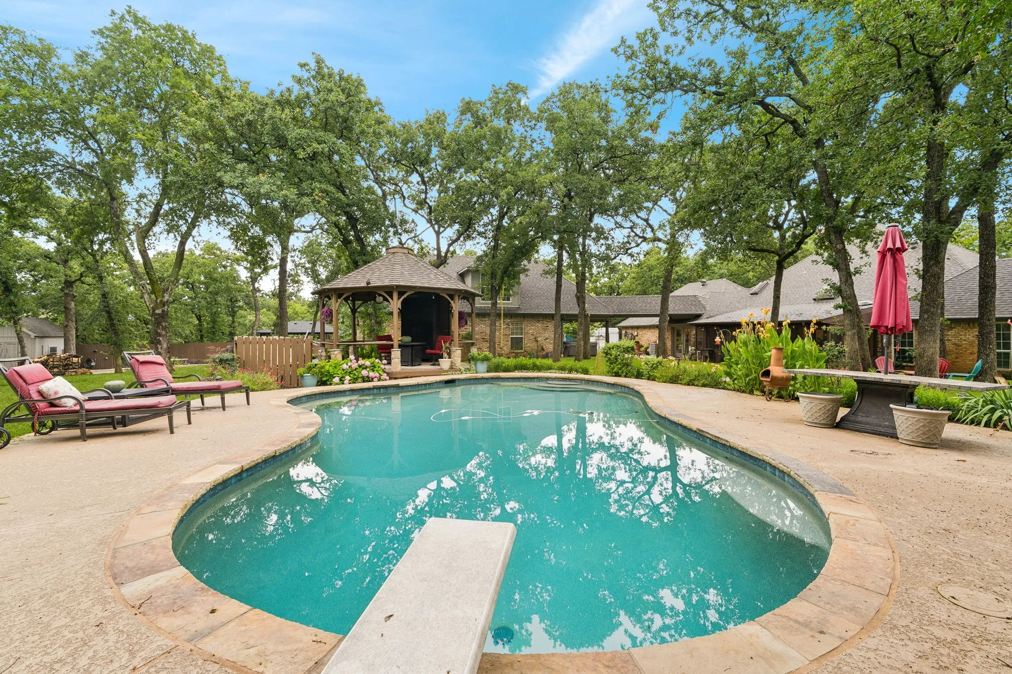 Single Family Residence For Sale in Denton County , 460 Canyon Oaks Drive, Argyle, Texas 76226, 4 Bedroom, 4 Bathroom, 3 Garage spaces, 3,337 Sqft, built in 1985, mls#21275224, Real Estate Agent in Argyle, Homes For Sale in Denton county, Homes For Sale in Argyle, Realtor in Argyle Texas, Real Estate Brokerage Independent Realty Texas, Luminita Cordes Realtor