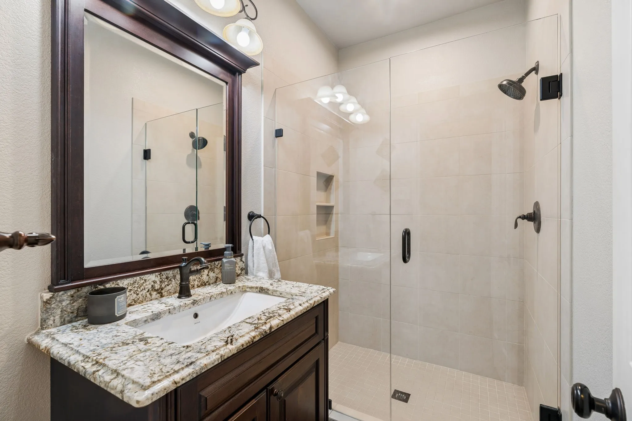 Single Family Residence For Sale in Denton County , 460 Canyon Oaks Drive, Argyle, Texas 76226, 4 Bedroom, 4 Bathroom, 3 Garage spaces, 3,337 Sqft, built in 1985, mls#21275224, Real Estate Agent in Argyle, Homes For Sale in Denton county, Homes For Sale in Argyle, Realtor in Argyle Texas, Real Estate Brokerage Independent Realty Texas, Luminita Cordes Realtor
