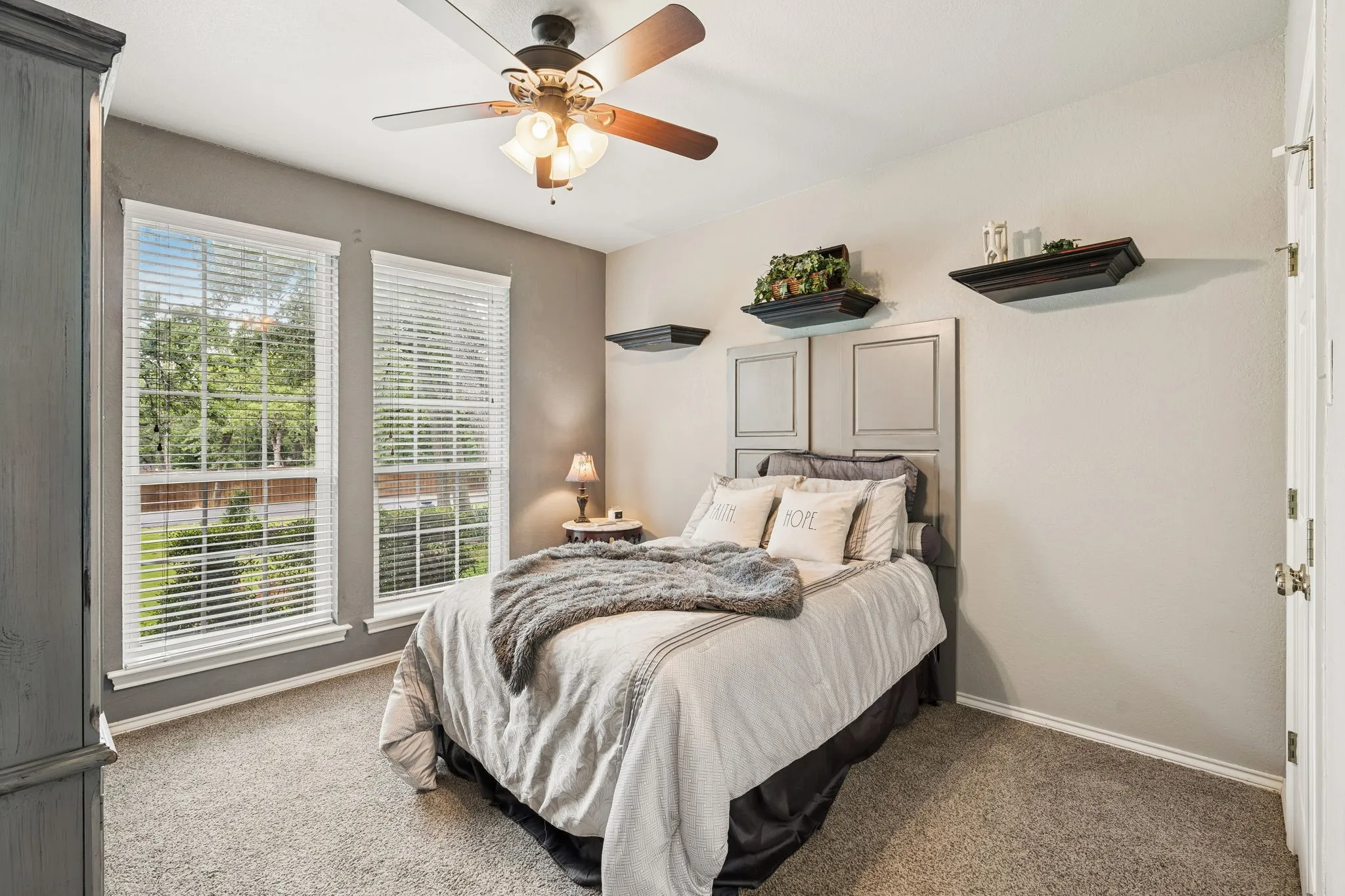 Single Family Residence For Sale in Denton County , 460 Canyon Oaks Drive, Argyle, Texas 76226, 4 Bedroom, 4 Bathroom, 3 Garage spaces, 3,337 Sqft, built in 1985, mls#21275224, Real Estate Agent in Argyle, Homes For Sale in Denton county, Homes For Sale in Argyle, Realtor in Argyle Texas, Real Estate Brokerage Independent Realty Texas, Luminita Cordes Realtor