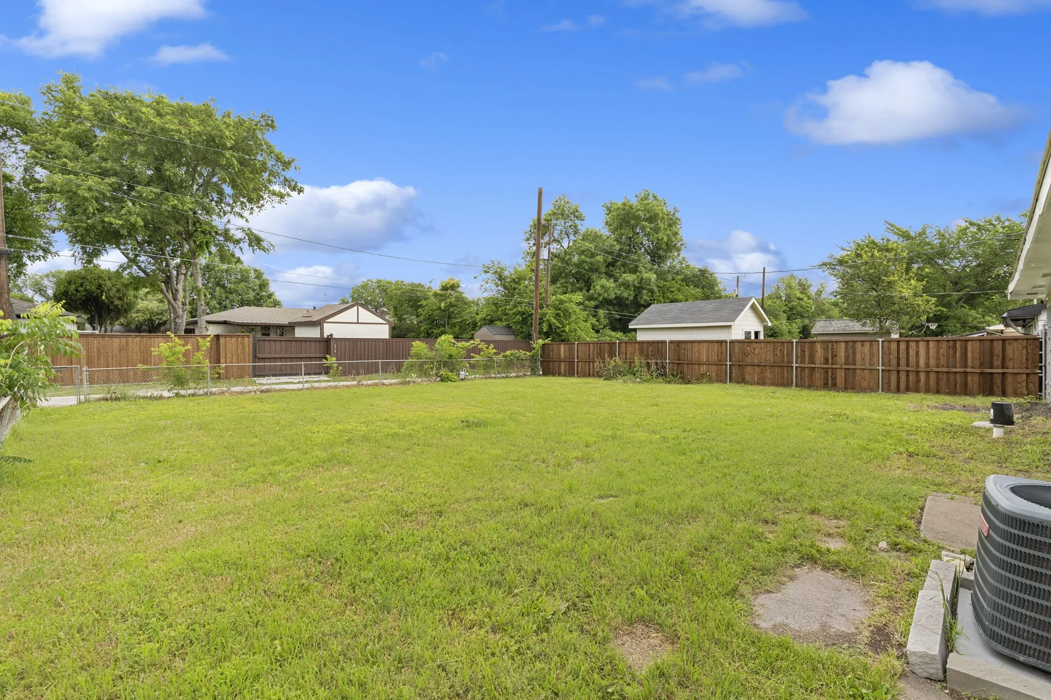 Single Family Residence For Sale in Dallas County , 517 Hardy Drive, Garland, Texas 75041, 3 Bedroom, 1 Bathroom, 1 Garage spaces, 969 Sqft, built in 1959, mls#21276829, Real Estate Agent in Garland, Homes For Sale in Dallas county, Homes For Sale in Garland, Realtor in Garland Texas, Real Estate Brokerage Independent Realty Texas, Luminita Cordes Realtor