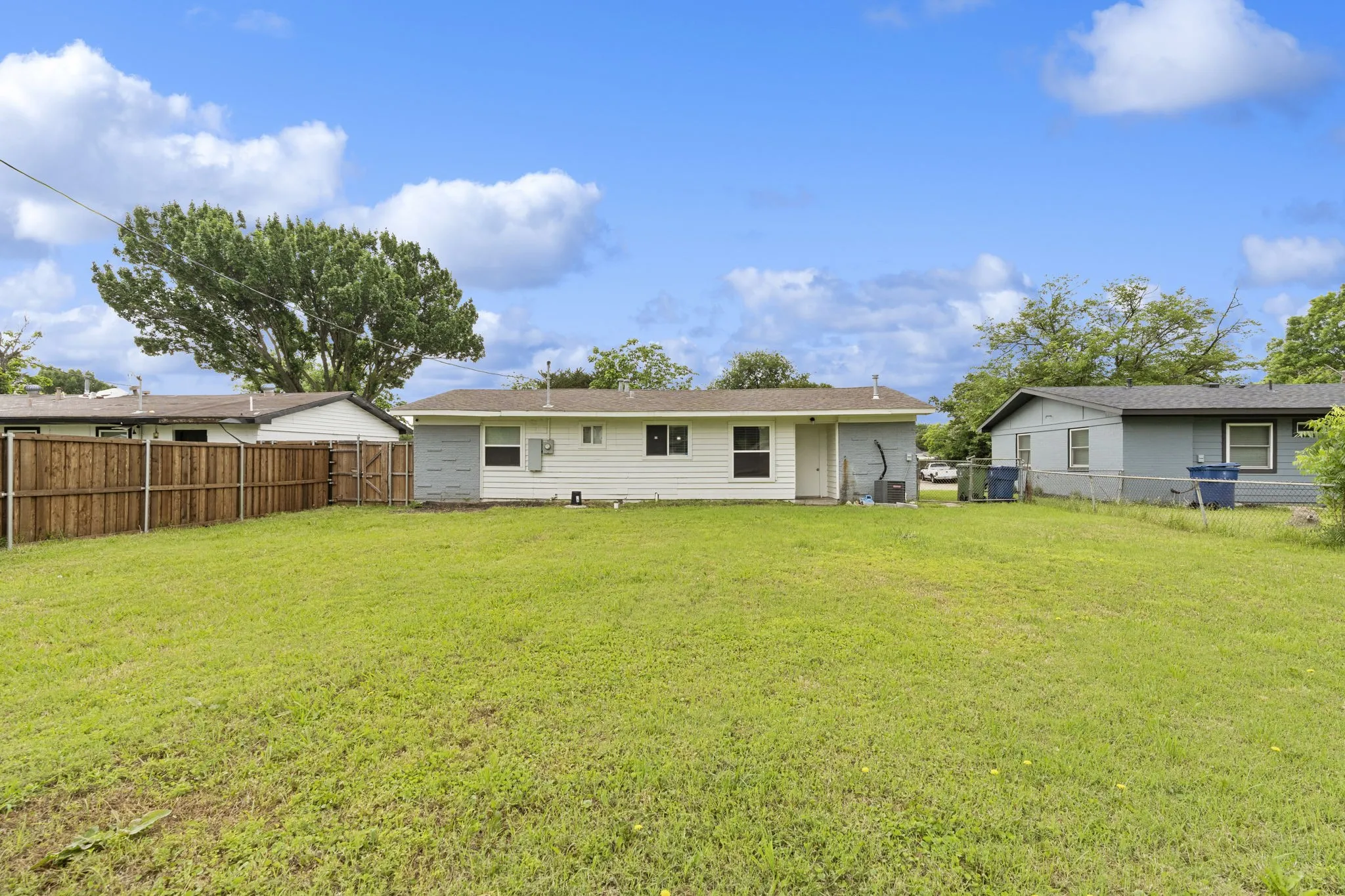 Single Family Residence For Sale in Dallas County , 517 Hardy Drive, Garland, Texas 75041, 3 Bedroom, 1 Bathroom, 1 Garage spaces, 969 Sqft, built in 1959, mls#21276829, Real Estate Agent in Garland, Homes For Sale in Dallas county, Homes For Sale in Garland, Realtor in Garland Texas, Real Estate Brokerage Independent Realty Texas, Luminita Cordes Realtor