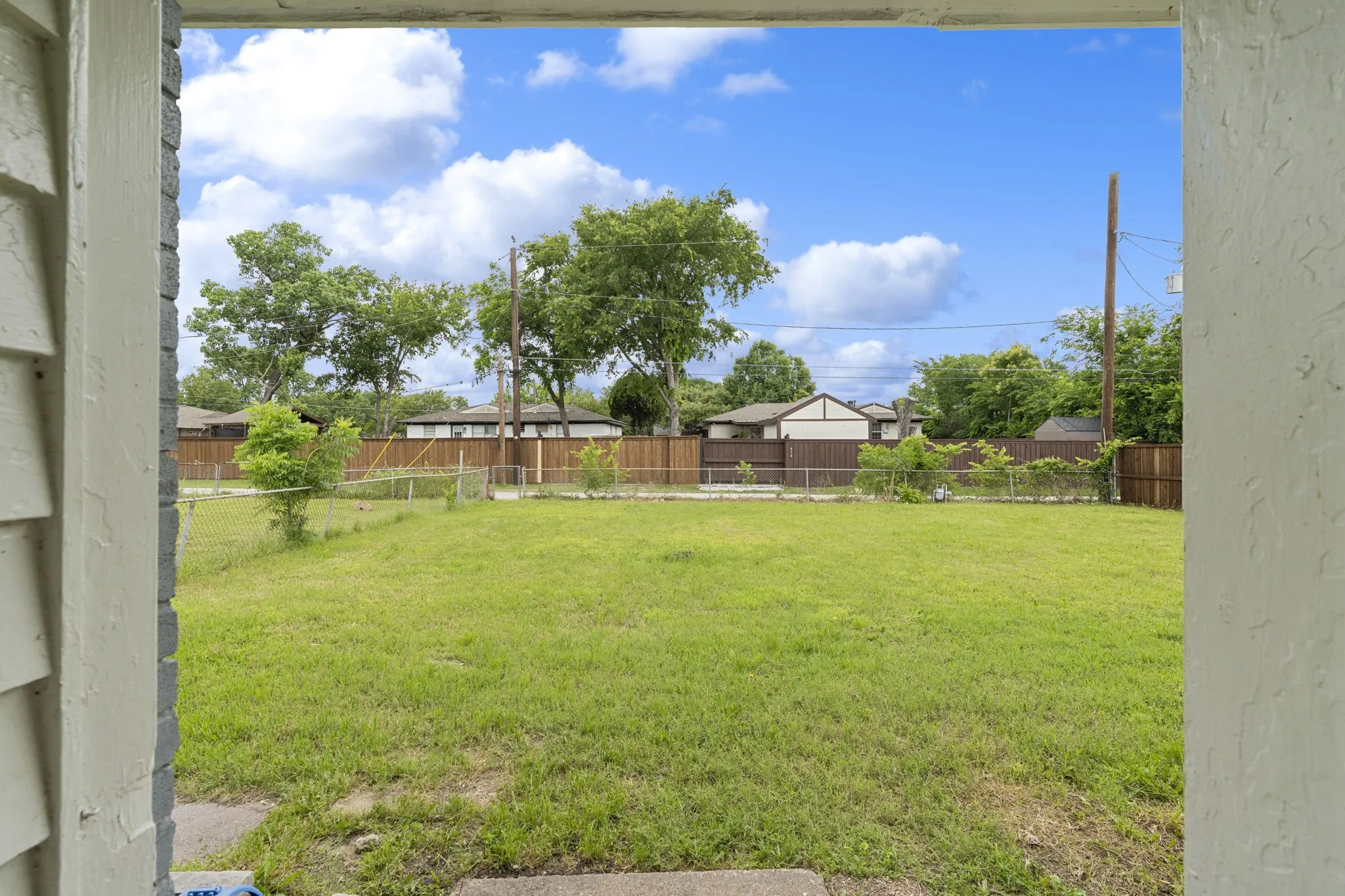 Single Family Residence For Sale in Dallas County , 517 Hardy Drive, Garland, Texas 75041, 3 Bedroom, 1 Bathroom, 1 Garage spaces, 969 Sqft, built in 1959, mls#21276829, Real Estate Agent in Garland, Homes For Sale in Dallas county, Homes For Sale in Garland, Realtor in Garland Texas, Real Estate Brokerage Independent Realty Texas, Luminita Cordes Realtor