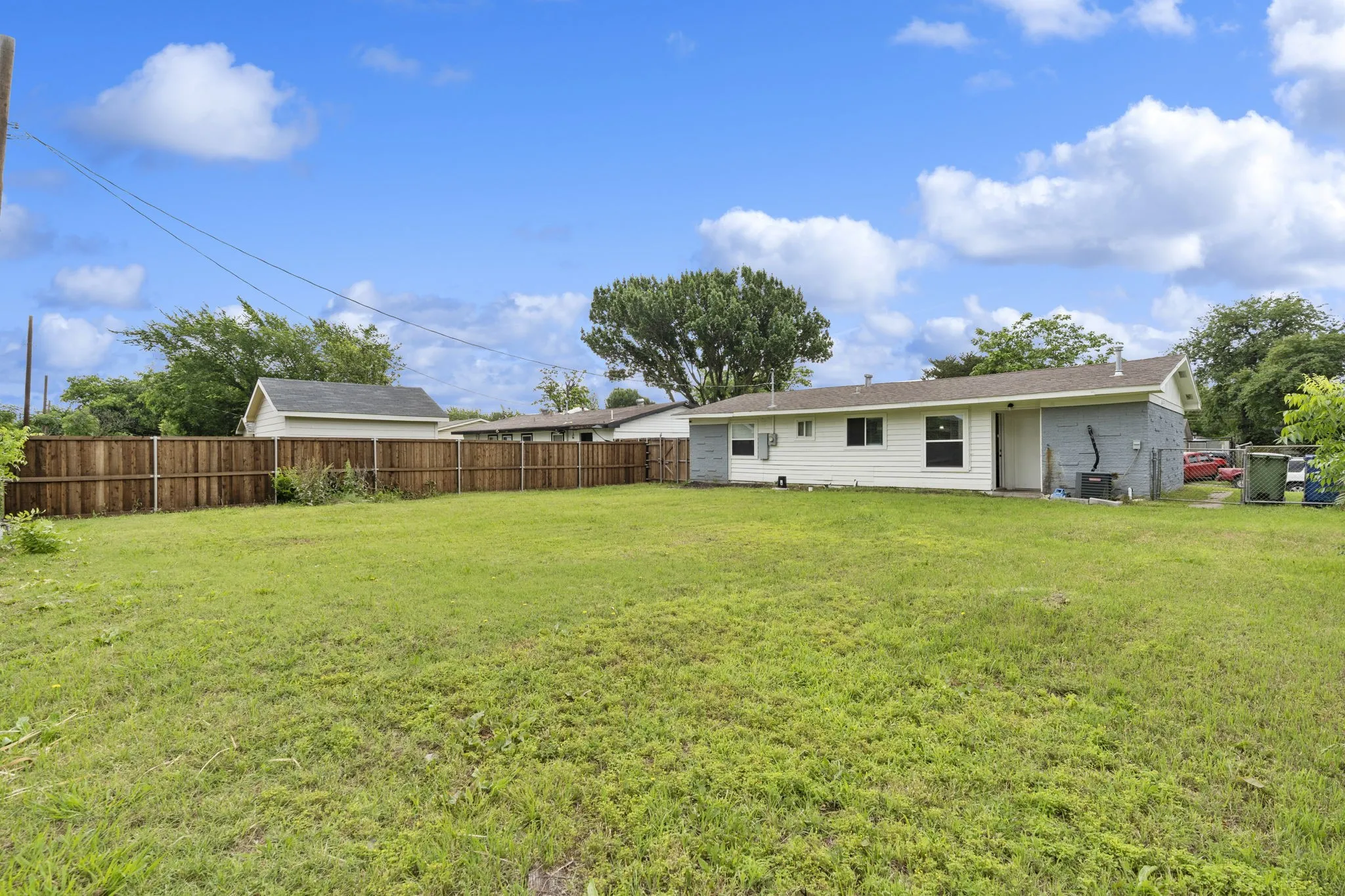 Single Family Residence For Sale in Dallas County , 517 Hardy Drive, Garland, Texas 75041, 3 Bedroom, 1 Bathroom, 1 Garage spaces, 969 Sqft, built in 1959, mls#21276829, Real Estate Agent in Garland, Homes For Sale in Dallas county, Homes For Sale in Garland, Realtor in Garland Texas, Real Estate Brokerage Independent Realty Texas, Luminita Cordes Realtor