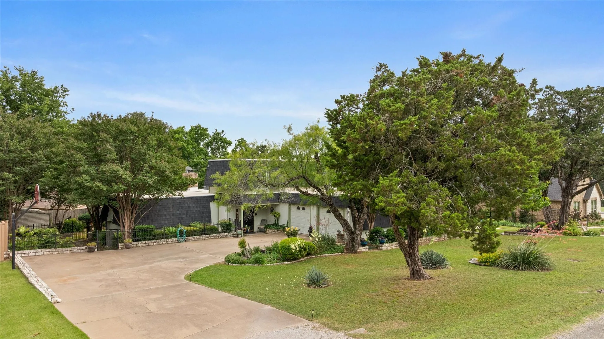 Front view of very nice landscaped property.