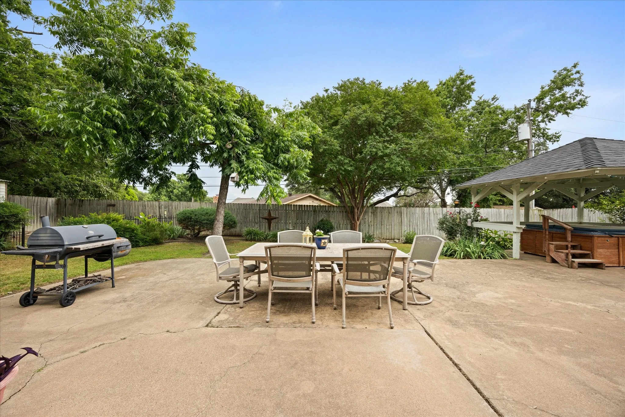 Great backyard patio area.