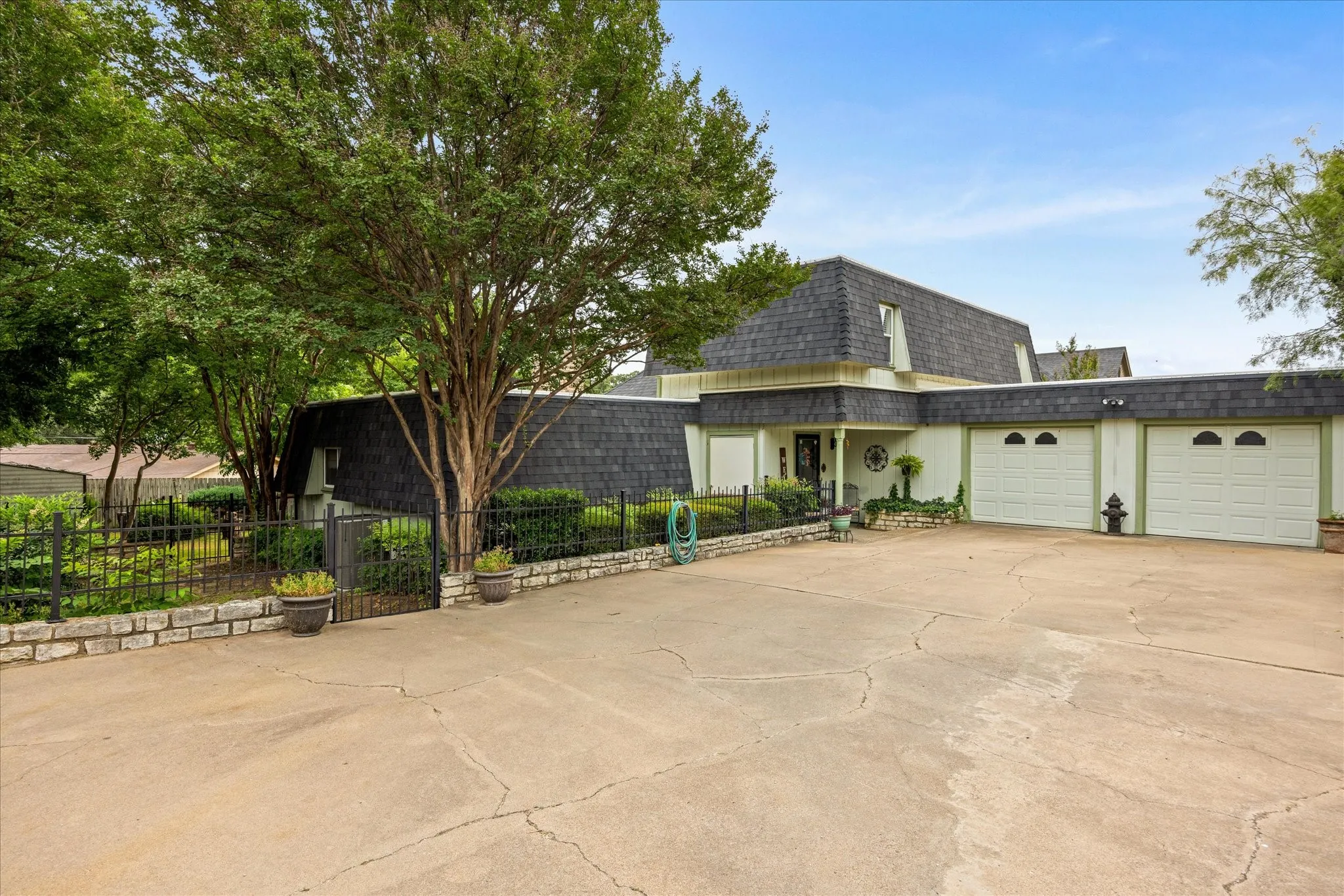 Close front view of property.