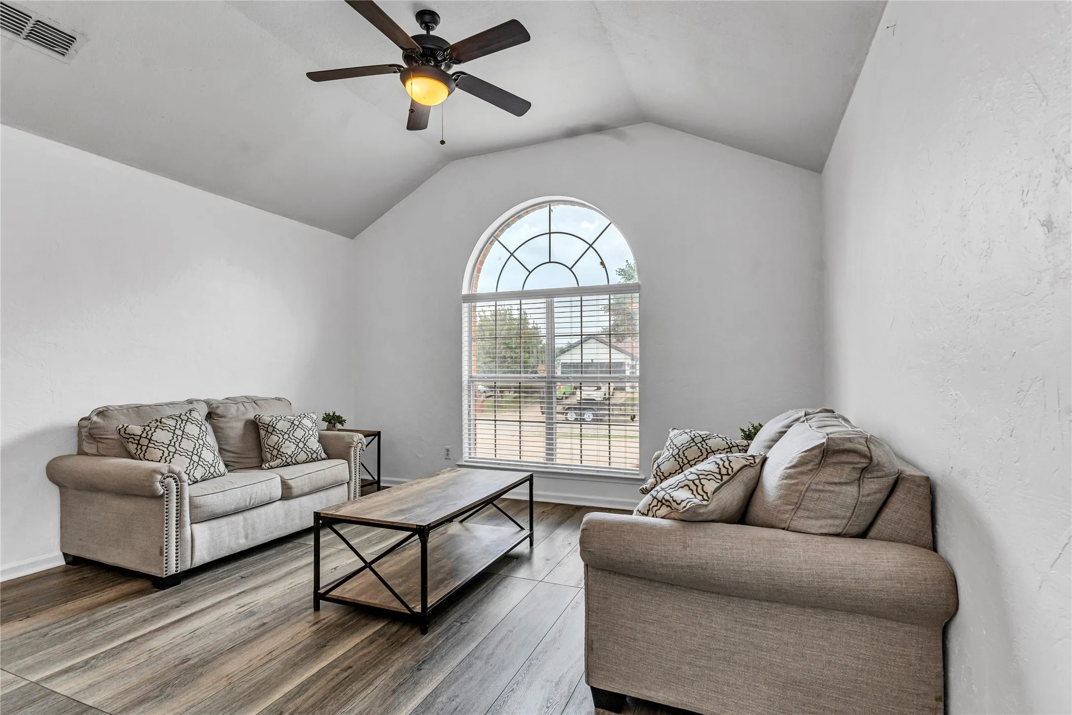 Single Family Residence For Sale in Tarrant County , 8444 Miami Springs Drive, Fort Worth, Texas 76123, 3 Bedroom, 2 Bathroom, 2 Garage spaces, 1,868 Sqft, built in 2002, mls#21276470, Real Estate Agent in Fort Worth, Homes For Sale in Tarrant county, Homes For Sale in Fort Worth, Realtor in Fort Worth Texas, Real Estate Brokerage Independent Realty Texas, Luminita Cordes Realtor