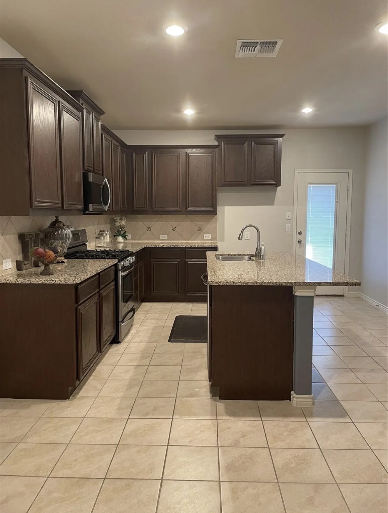 Single Family Residence For Sale in Kaufman County , 5244 Canfield, Forney, Texas 75126, 4 Bedroom, 2 Bathroom, 2 Garage spaces, 1,852 Sqft, built in 2017, mls#21276939, Real Estate Agent in Forney, Homes For Sale in Kaufman county, Homes For Sale in Forney, Realtor in Forney Texas, Real Estate Brokerage Independent Realty Texas, Luminita Cordes Realtor