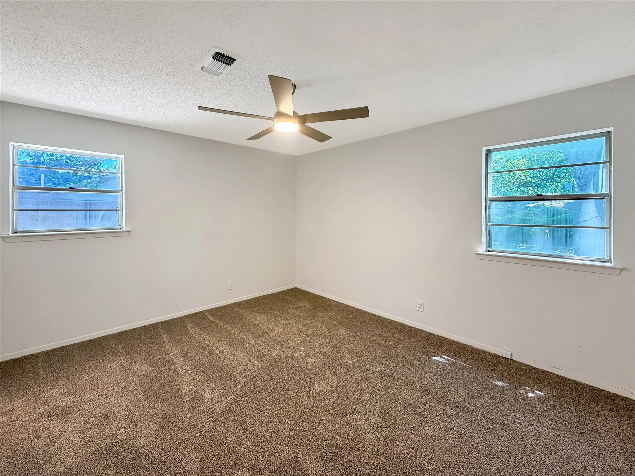 Single Family Residence For Sale in Tarrant County , 305 Deer Creek Road, Everman, Texas 76140, 3 Bedroom, 2 Bathroom, 2 Garage spaces, 1,404 Sqft, built in 1965, mls#21275700, Real Estate Agent in Everman, Homes For Sale in Tarrant county, Homes For Sale in Everman, Realtor in Everman Texas, Real Estate Brokerage Independent Realty Texas, Luminita Cordes Realtor