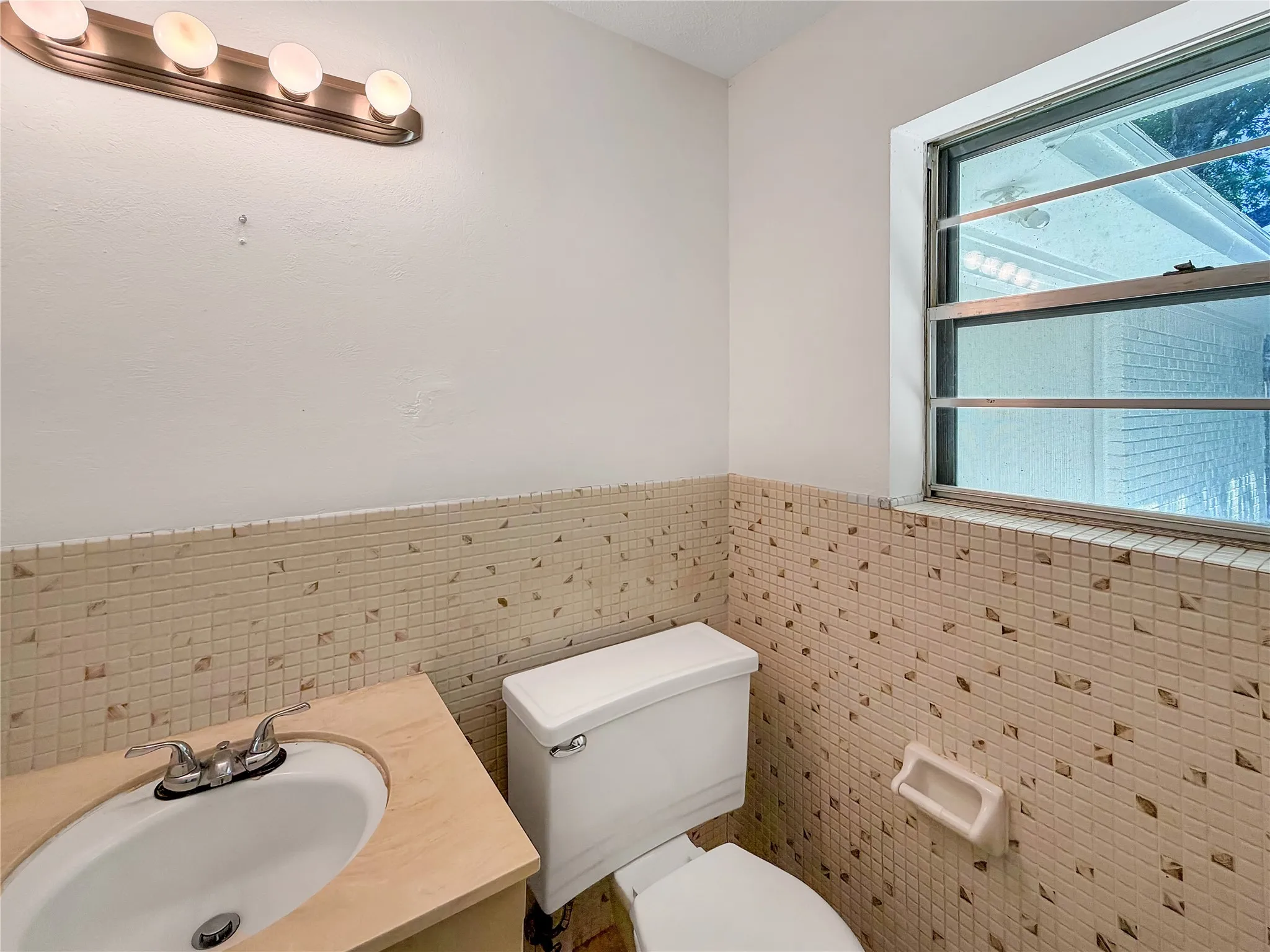 Single Family Residence For Sale in Tarrant County , 305 Deer Creek Road, Everman, Texas 76140, 3 Bedroom, 2 Bathroom, 2 Garage spaces, 1,404 Sqft, built in 1965, mls#21275700, Real Estate Agent in Everman, Homes For Sale in Tarrant county, Homes For Sale in Everman, Realtor in Everman Texas, Real Estate Brokerage Independent Realty Texas, Luminita Cordes Realtor