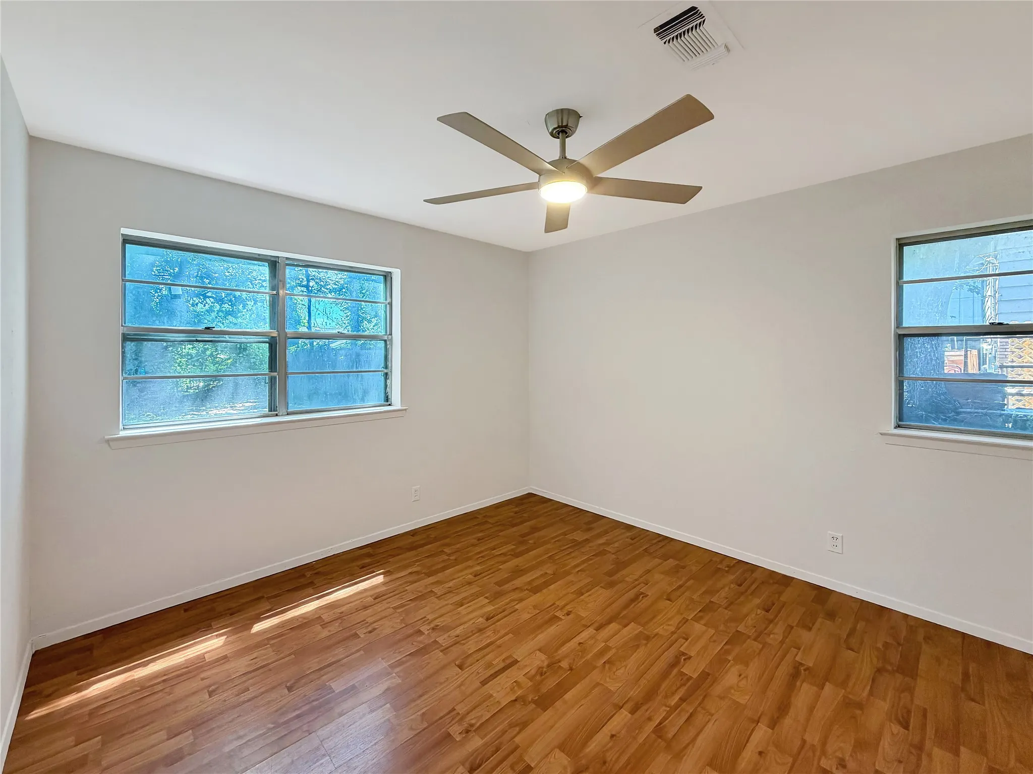 Single Family Residence For Sale in Tarrant County , 305 Deer Creek Road, Everman, Texas 76140, 3 Bedroom, 2 Bathroom, 2 Garage spaces, 1,404 Sqft, built in 1965, mls#21275700, Real Estate Agent in Everman, Homes For Sale in Tarrant county, Homes For Sale in Everman, Realtor in Everman Texas, Real Estate Brokerage Independent Realty Texas, Luminita Cordes Realtor