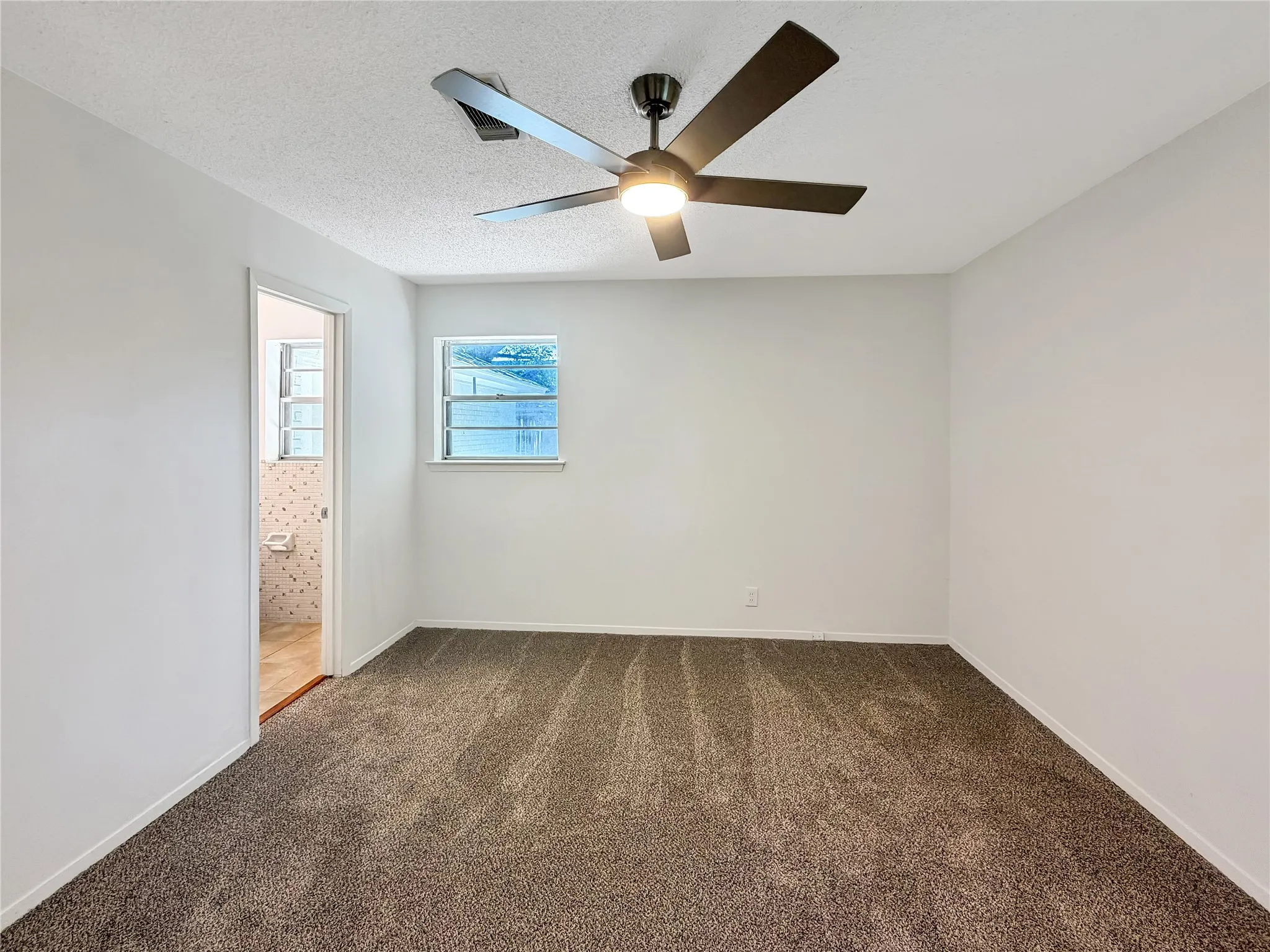 Single Family Residence For Sale in Tarrant County , 305 Deer Creek Road, Everman, Texas 76140, 3 Bedroom, 2 Bathroom, 2 Garage spaces, 1,404 Sqft, built in 1965, mls#21275700, Real Estate Agent in Everman, Homes For Sale in Tarrant county, Homes For Sale in Everman, Realtor in Everman Texas, Real Estate Brokerage Independent Realty Texas, Luminita Cordes Realtor