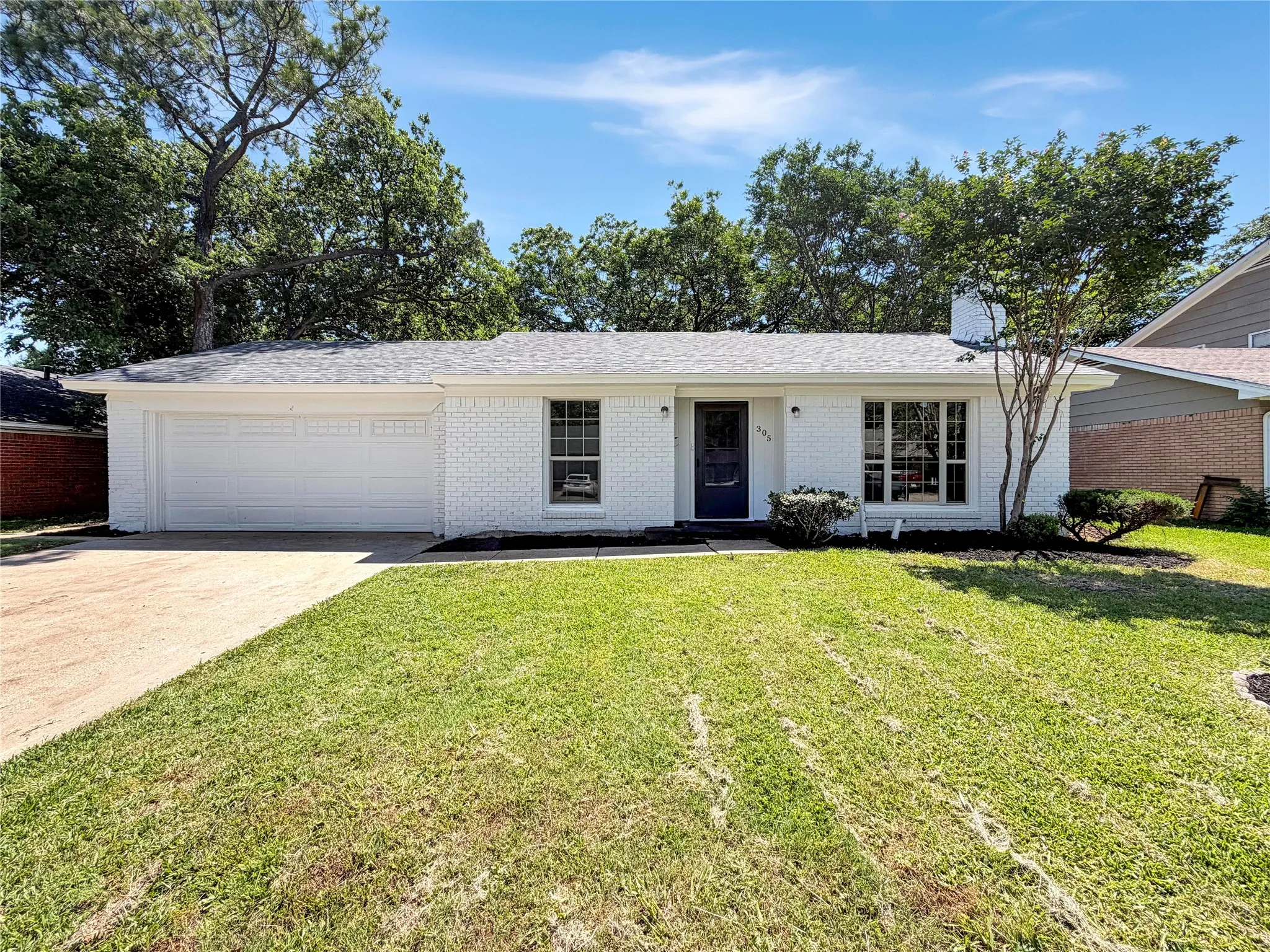 Single Family Residence For Sale in Tarrant County , 305 Deer Creek Road, Everman, Texas 76140, 3 Bedroom, 2 Bathroom, 2 Garage spaces, 1,404 Sqft, built in 1965, mls#21275700, Real Estate Agent in Everman, Homes For Sale in Tarrant county, Homes For Sale in Everman, Realtor in Everman Texas, Real Estate Brokerage Independent Realty Texas, Luminita Cordes Realtor