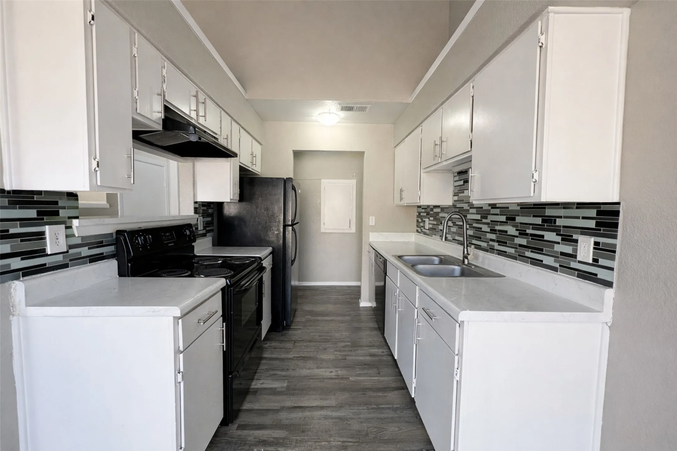 Condominium For Sale in Tarrant County , 1122 Millview Drive 2004, Arlington, Texas 76012, 3 Bedrooms, 2 Bathrooms, Garage spaces, 1,000 Sqft, built in 1984, Price $145,000, mls#21276971, Real Estate Agent in Arlington, Homes For Sale in Tarrant county, Homes For Sale in Arlington, Realtor in Arlington Texas, Real Estate Brokerage Independent Realty Texas, Luminita Cordes Realtor