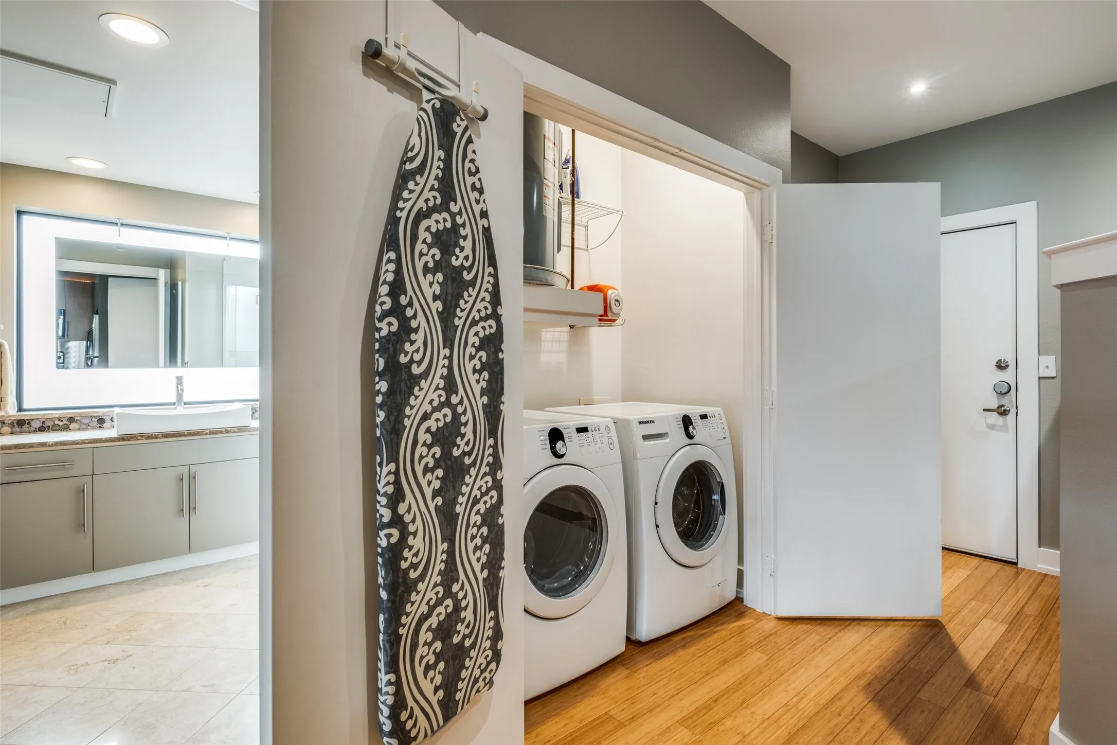 Condominium For Rent in Dallas County , 4333 Gilbert Avenue 321, Dallas, Texas 75219, 1 Bedroom, 1 Bathroom, 1 Garage spaces, 1,100 Sqft, built in 2004, mls#21275531, Real Estate Agent in Dallas, Homes For Rent in Dallas county, Homes For Rent in Dallas, Realtor in Dallas Texas, Real Estate Brokerage Independent Realty Texas, Luminita Cordes Realtor