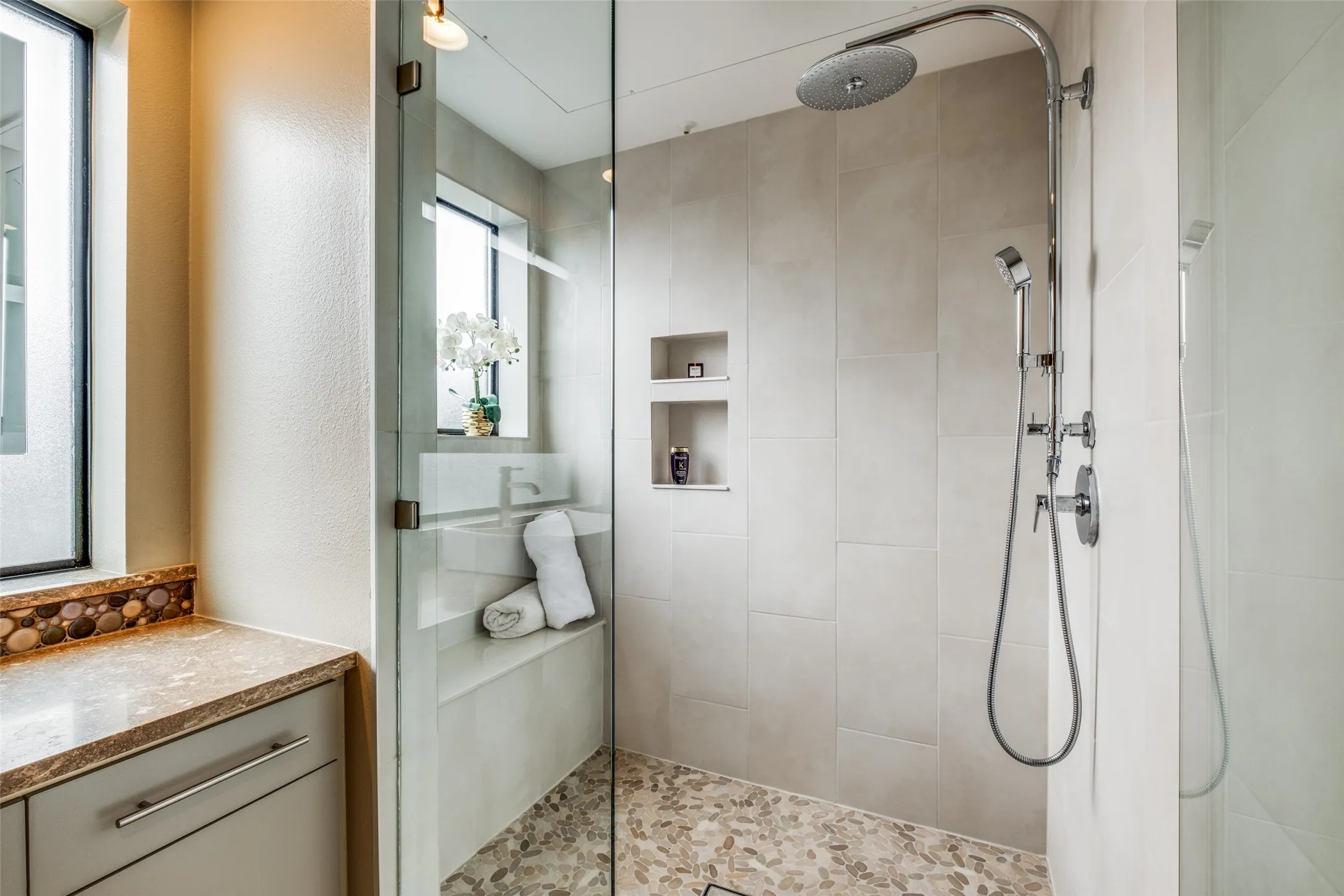 Condominium For Rent in Dallas County , 4333 Gilbert Avenue 321, Dallas, Texas 75219, 1 Bedroom, 1 Bathroom, 1 Garage spaces, 1,100 Sqft, built in 2004, mls#21275531, Real Estate Agent in Dallas, Homes For Rent in Dallas county, Homes For Rent in Dallas, Realtor in Dallas Texas, Real Estate Brokerage Independent Realty Texas, Luminita Cordes Realtor