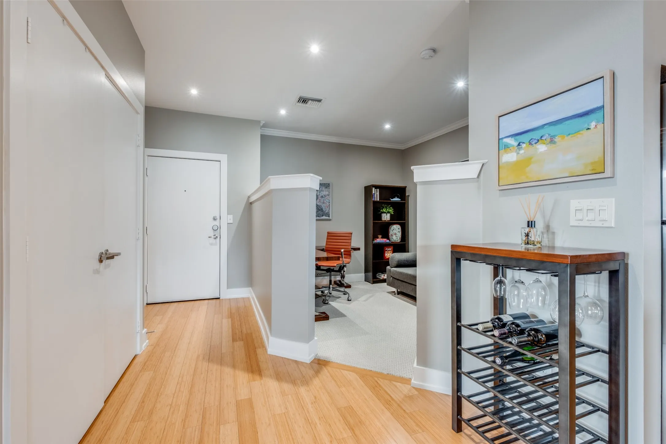 Condominium For Rent in Dallas County , 4333 Gilbert Avenue 321, Dallas, Texas 75219, 1 Bedroom, 1 Bathroom, 1 Garage spaces, 1,100 Sqft, built in 2004, mls#21275531, Real Estate Agent in Dallas, Homes For Rent in Dallas county, Homes For Rent in Dallas, Realtor in Dallas Texas, Real Estate Brokerage Independent Realty Texas, Luminita Cordes Realtor