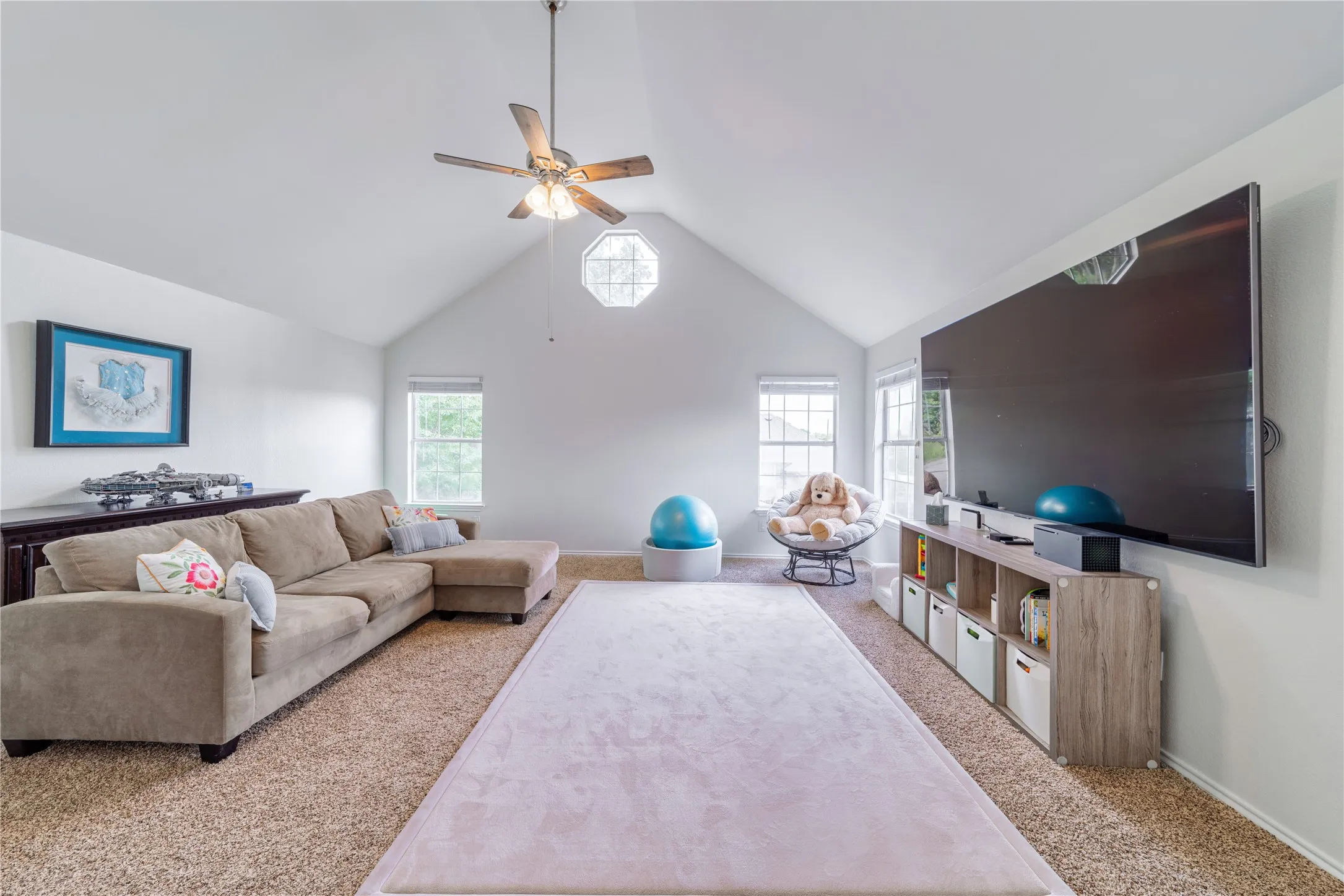 Oversized 2nd floor family room