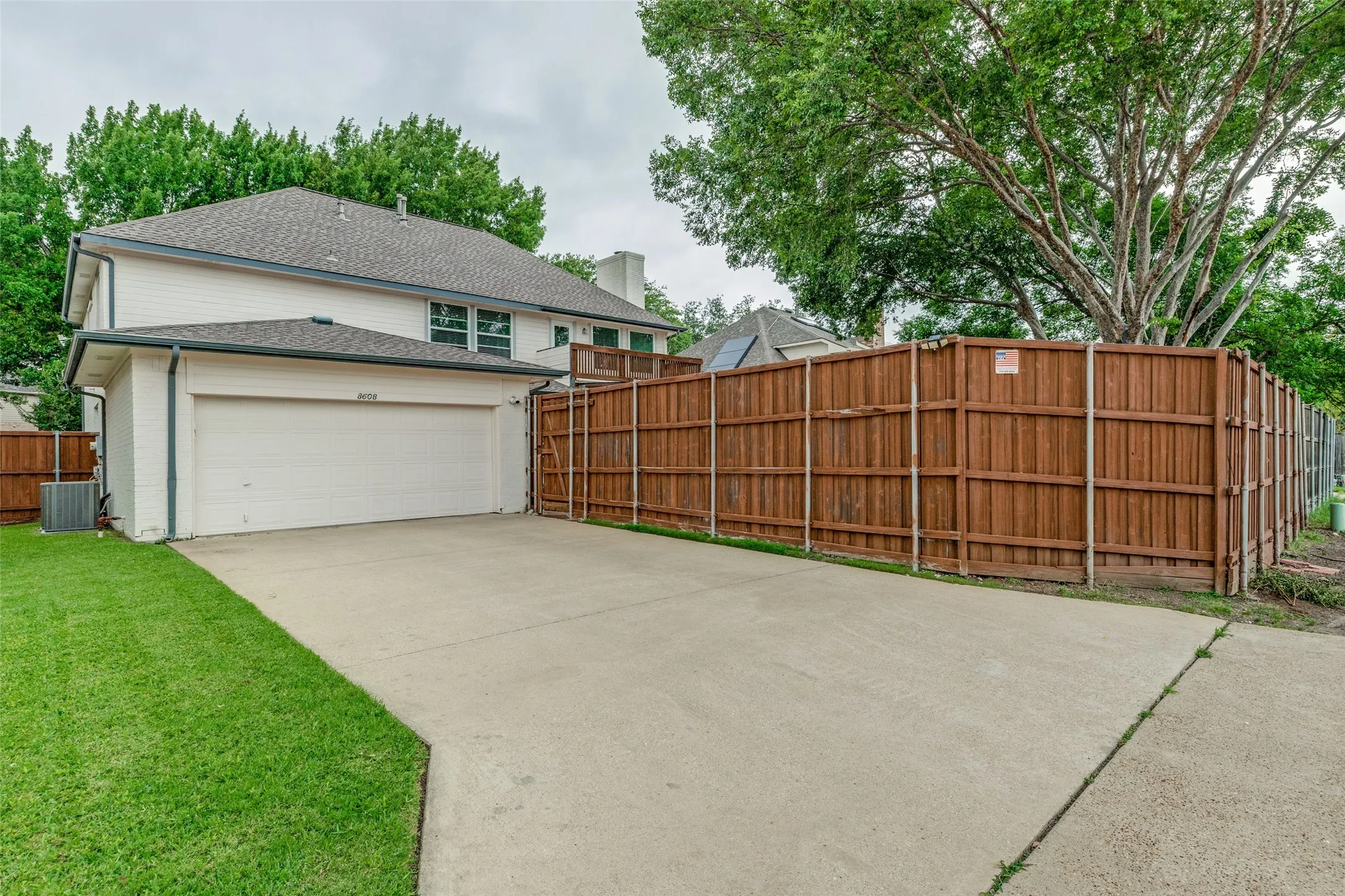 Single Family Residence For Sale in Collin County , 8608 Clear Sky Drive, Plano, Texas 75025, 4 Bedroom, 3 Bathroom, 2 Garage spaces, 2,881 Sqft, built in 1995, mls#21275007, Real Estate Agent in Plano, Homes For Sale in Collin county, Homes For Sale in Plano, Realtor in Plano Texas, Real Estate Brokerage Independent Realty Texas, Luminita Cordes Realtor