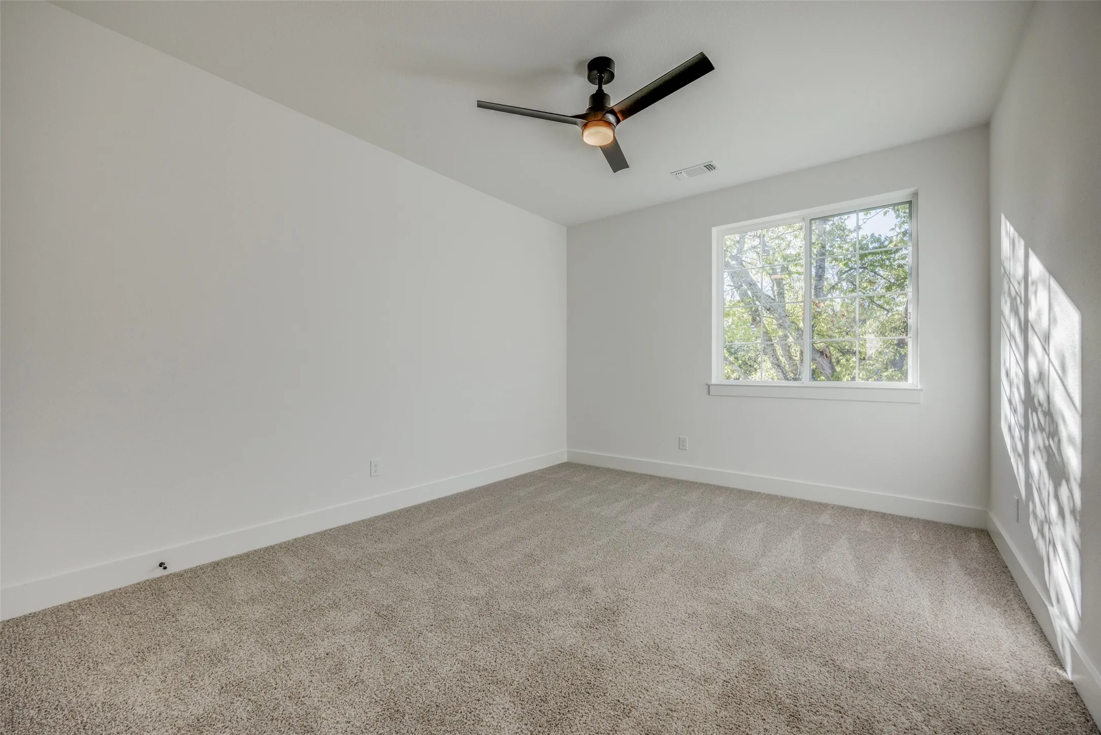Single Family Residence For Sale in Grayson County , 430 W Munson Street, Denison, Texas 75020, 3 Bedroom, 3 Bathroom, 2 Garage spaces, 1,712 Sqft, built in 2024, mls#21276149, Real Estate Agent in Denison, Homes For Sale in Grayson county, Homes For Sale in Denison, Realtor in Denison Texas, Real Estate Brokerage Independent Realty Texas, Luminita Cordes Realtor