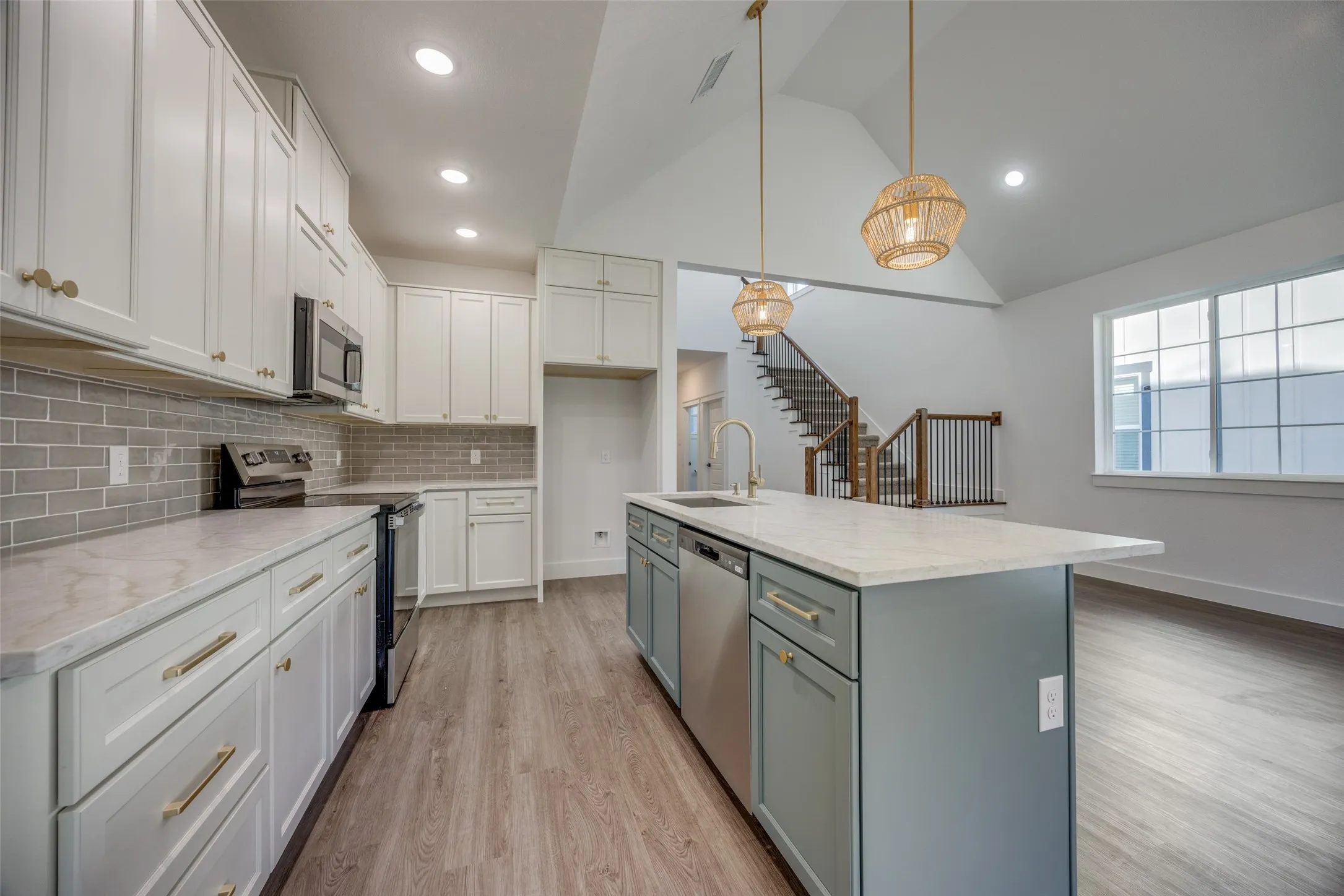 Single Family Residence For Sale in Grayson County , 430 W Munson Street, Denison, Texas 75020, 3 Bedroom, 3 Bathroom, 2 Garage spaces, 1,712 Sqft, built in 2024, mls#21276149, Real Estate Agent in Denison, Homes For Sale in Grayson county, Homes For Sale in Denison, Realtor in Denison Texas, Real Estate Brokerage Independent Realty Texas, Luminita Cordes Realtor