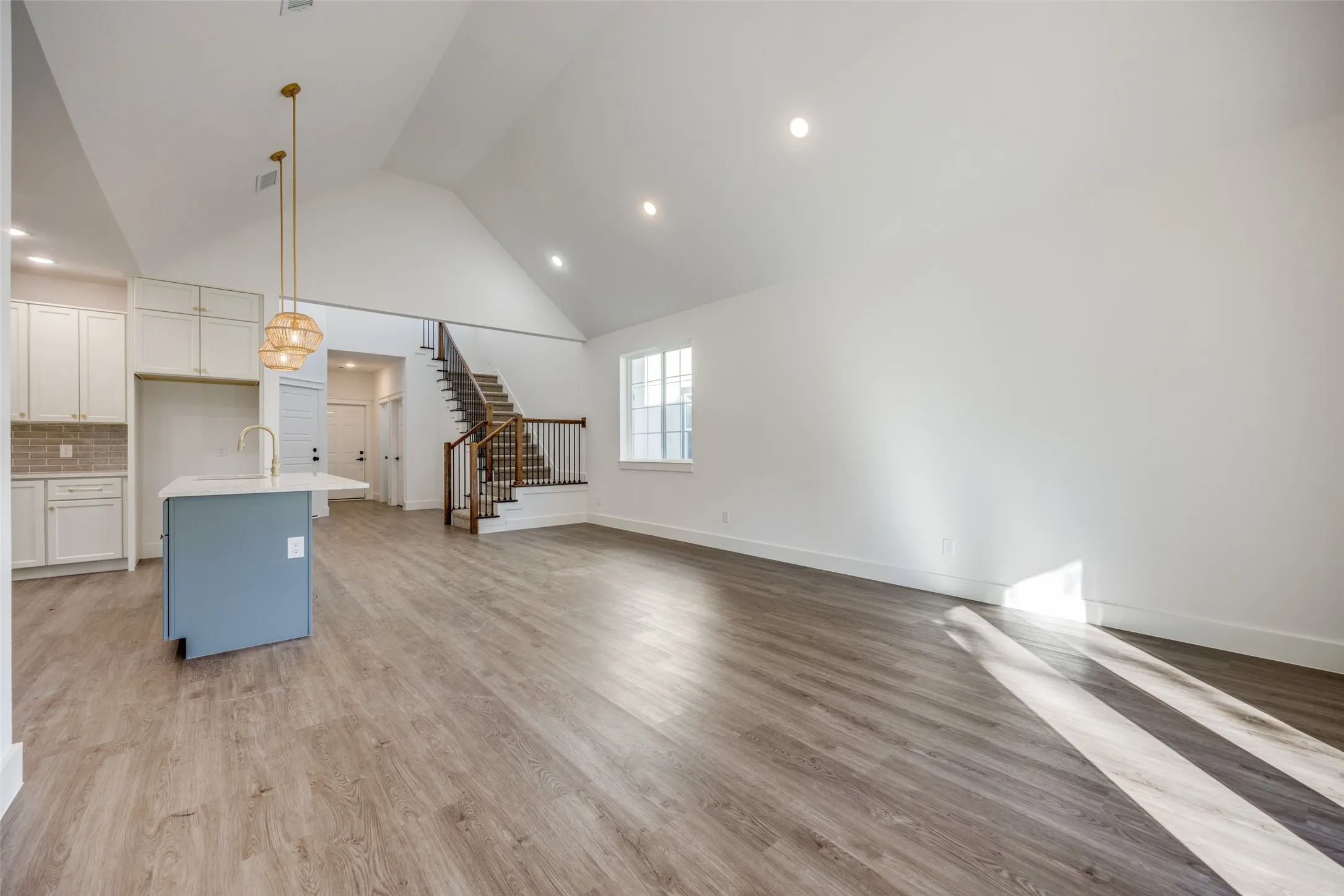 Single Family Residence For Sale in Grayson County , 430 W Munson Street, Denison, Texas 75020, 3 Bedroom, 3 Bathroom, 2 Garage spaces, 1,712 Sqft, built in 2024, mls#21276149, Real Estate Agent in Denison, Homes For Sale in Grayson county, Homes For Sale in Denison, Realtor in Denison Texas, Real Estate Brokerage Independent Realty Texas, Luminita Cordes Realtor