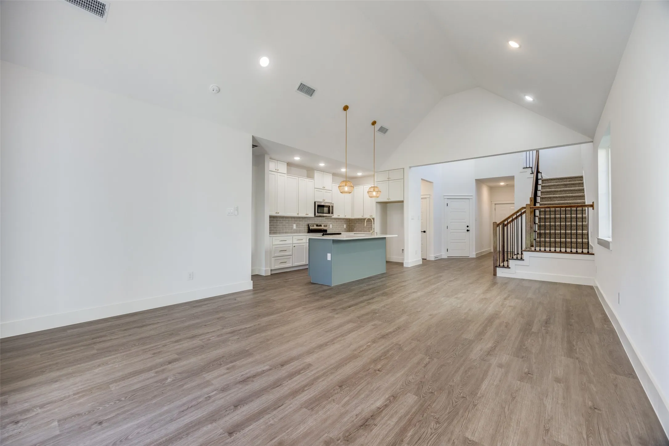 Single Family Residence For Sale in Grayson County , 430 W Munson Street, Denison, Texas 75020, 3 Bedroom, 3 Bathroom, 2 Garage spaces, 1,712 Sqft, built in 2024, mls#21276149, Real Estate Agent in Denison, Homes For Sale in Grayson county, Homes For Sale in Denison, Realtor in Denison Texas, Real Estate Brokerage Independent Realty Texas, Luminita Cordes Realtor