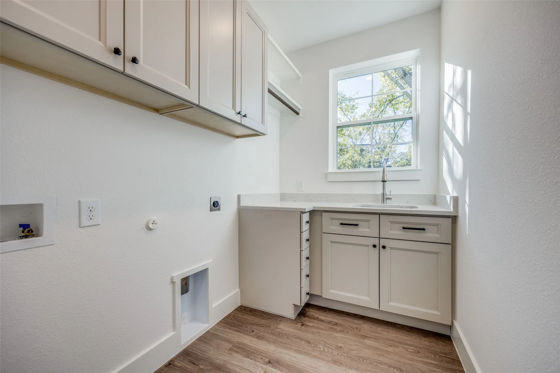 Single Family Residence For Sale in Grayson County , 430 W Munson Street, Denison, Texas 75020, 3 Bedroom, 3 Bathroom, 2 Garage spaces, 1,712 Sqft, built in 2024, mls#21276149, Real Estate Agent in Denison, Homes For Sale in Grayson county, Homes For Sale in Denison, Realtor in Denison Texas, Real Estate Brokerage Independent Realty Texas, Luminita Cordes Realtor