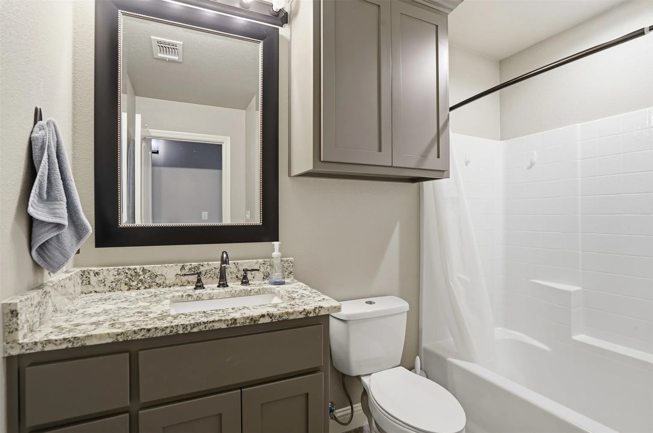 Single Family Residence For Sale in Hood County , 5007 Terlingua Drive, Granbury, Texas 76048, 3 Bedroom, 2 Bathroom, 2 Garage spaces, 1,753 Sqft, built in 2019, mls#21276936, Real Estate Agent in Granbury, Homes For Sale in Hood county, Homes For Sale in Granbury, Realtor in Granbury Texas, Real Estate Brokerage Independent Realty Texas, Luminita Cordes Realtor