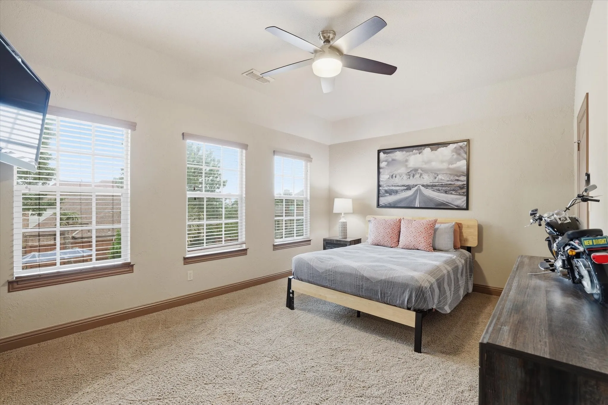 Single Family Residence For Sale in Dallas County , 5832 Creek Crossing Lane, Sachse, Texas 75048, 4 Bedroom, 3 Bathroom, 3 Garage spaces, 4,158 Sqft, built in 2005, mls#21275743, Real Estate Agent in Sachse, Homes For Sale in Dallas county, Homes For Sale in Sachse, Realtor in Sachse Texas, Real Estate Brokerage Independent Realty Texas, Luminita Cordes Realtor
