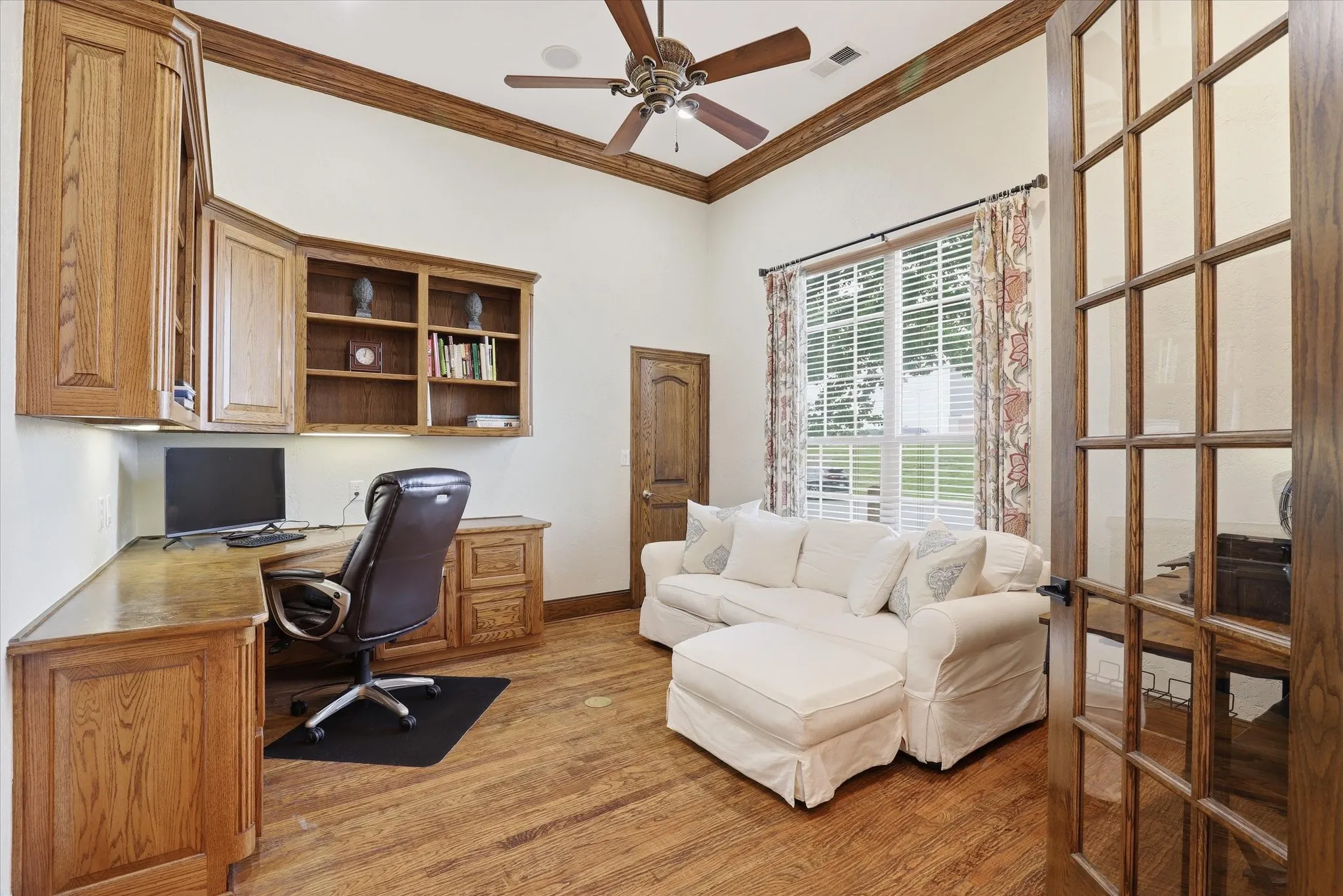 Single Family Residence For Sale in Dallas County , 5832 Creek Crossing Lane, Sachse, Texas 75048, 4 Bedroom, 3 Bathroom, 3 Garage spaces, 4,158 Sqft, built in 2005, mls#21275743, Real Estate Agent in Sachse, Homes For Sale in Dallas county, Homes For Sale in Sachse, Realtor in Sachse Texas, Real Estate Brokerage Independent Realty Texas, Luminita Cordes Realtor