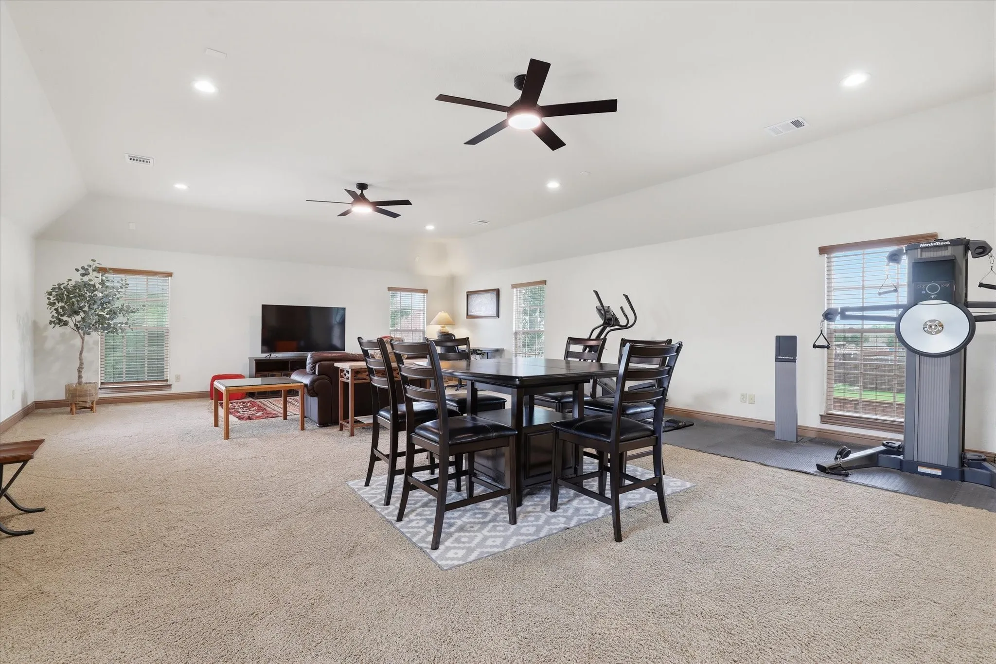 Single Family Residence For Sale in Dallas County , 5832 Creek Crossing Lane, Sachse, Texas 75048, 4 Bedroom, 3 Bathroom, 3 Garage spaces, 4,158 Sqft, built in 2005, mls#21275743, Real Estate Agent in Sachse, Homes For Sale in Dallas county, Homes For Sale in Sachse, Realtor in Sachse Texas, Real Estate Brokerage Independent Realty Texas, Luminita Cordes Realtor