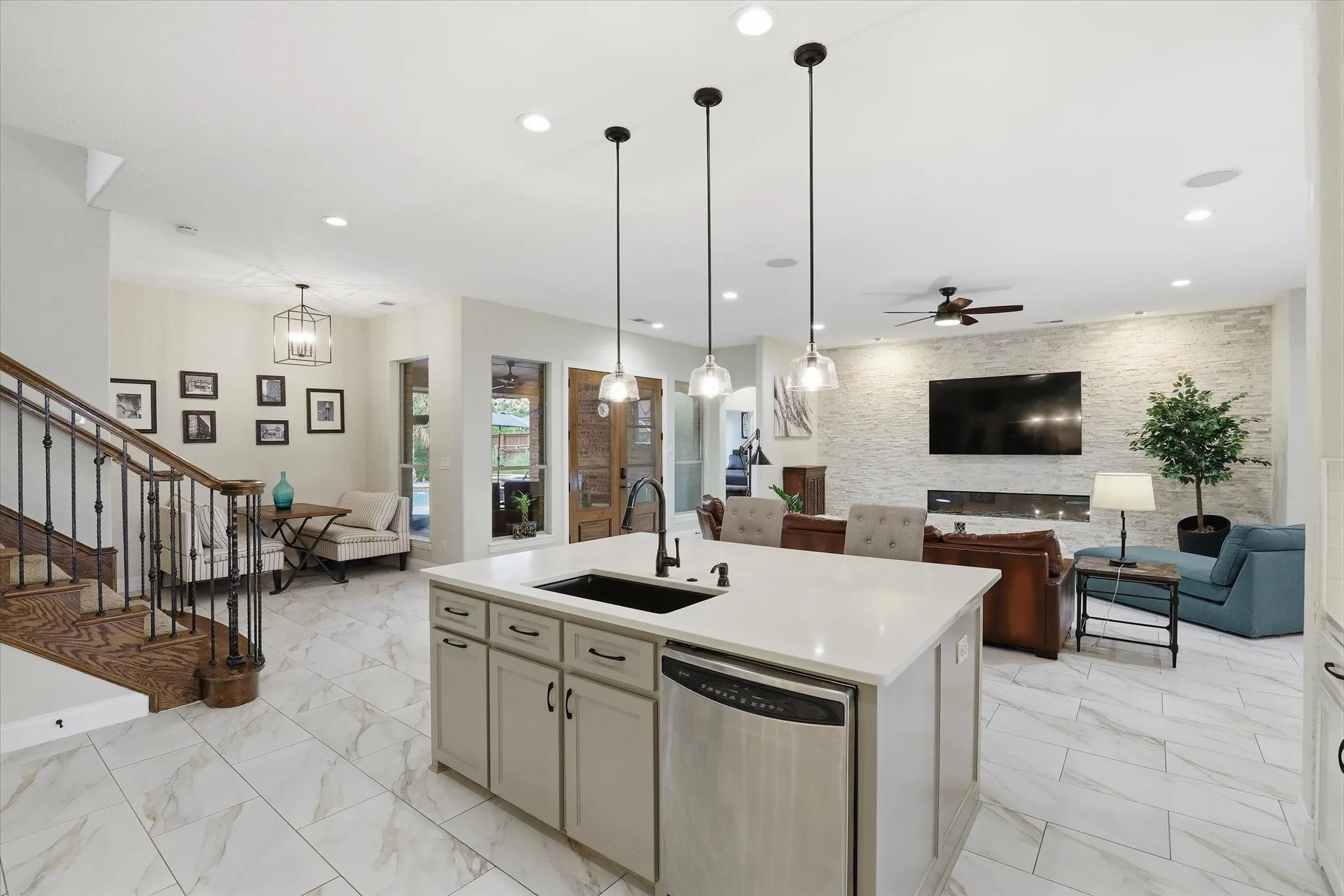 Single Family Residence For Sale in Dallas County , 5832 Creek Crossing Lane, Sachse, Texas 75048, 4 Bedroom, 3 Bathroom, 3 Garage spaces, 4,158 Sqft, built in 2005, mls#21275743, Real Estate Agent in Sachse, Homes For Sale in Dallas county, Homes For Sale in Sachse, Realtor in Sachse Texas, Real Estate Brokerage Independent Realty Texas, Luminita Cordes Realtor