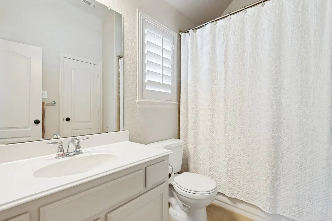 Upstairs Bedroom 1 ensuite bath