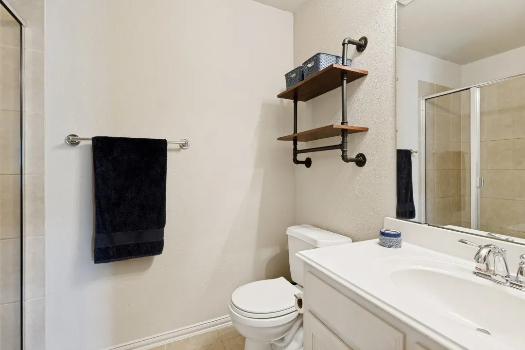 Upstairs Bedroom 3 ensuite bath