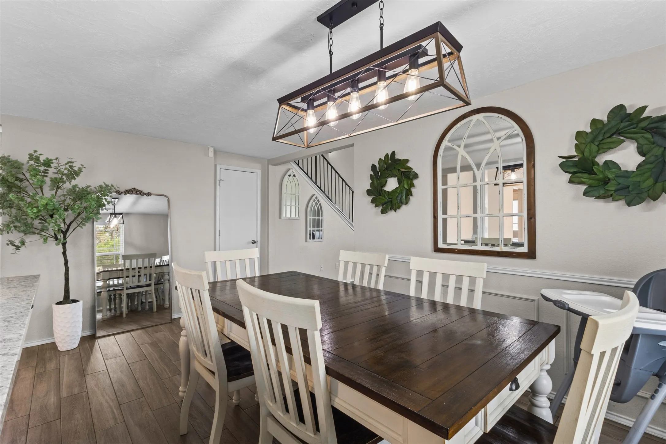 Single Family Residence For Sale in Tarrant County , 8800 Crestbrook Drive, Fort Worth, Texas 76179, 3 Bedroom, 3 Bathroom, 2 Garage spaces, 2,045 Sqft, built in 1994, Price $329,000, mls#21275431, Real Estate Agent in Fort Worth, Homes For Sale in Tarrant county, Homes For Sale in Fort Worth, Realtor in Fort Worth Texas, Real Estate Brokerage Independent Realty Texas, Luminita Cordes Realtor