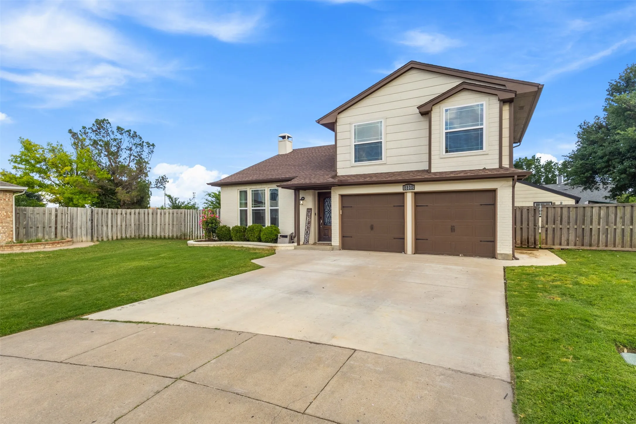 Single Family Residence For Sale in Tarrant County , 8800 Crestbrook Drive, Fort Worth, Texas 76179, 3 Bedroom, 3 Bathroom, 2 Garage spaces, 2,045 Sqft, built in 1994, Price $329,000, mls#21275431, Real Estate Agent in Fort Worth, Homes For Sale in Tarrant county, Homes For Sale in Fort Worth, Realtor in Fort Worth Texas, Real Estate Brokerage Independent Realty Texas, Luminita Cordes Realtor
