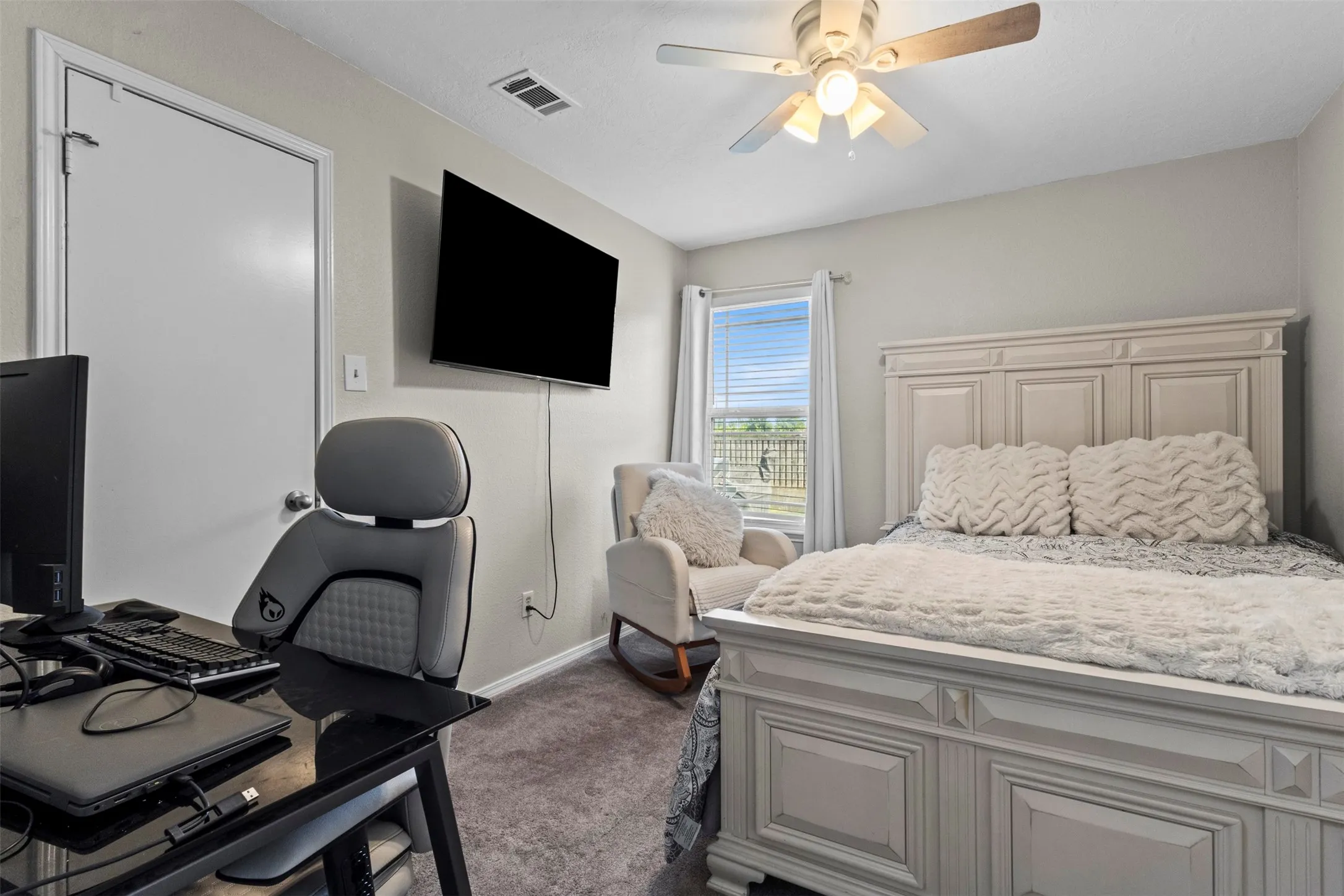Single Family Residence For Sale in Tarrant County , 8800 Crestbrook Drive, Fort Worth, Texas 76179, 3 Bedroom, 3 Bathroom, 2 Garage spaces, 2,045 Sqft, built in 1994, Price $329,000, mls#21275431, Real Estate Agent in Fort Worth, Homes For Sale in Tarrant county, Homes For Sale in Fort Worth, Realtor in Fort Worth Texas, Real Estate Brokerage Independent Realty Texas, Luminita Cordes Realtor