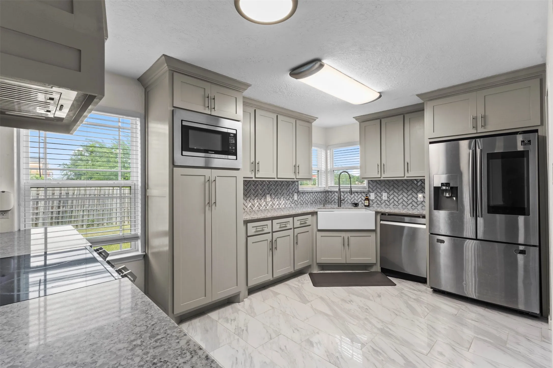 Single Family Residence For Sale in Tarrant County , 8800 Crestbrook Drive, Fort Worth, Texas 76179, 3 Bedroom, 3 Bathroom, 2 Garage spaces, 2,045 Sqft, built in 1994, Price $329,000, mls#21275431, Real Estate Agent in Fort Worth, Homes For Sale in Tarrant county, Homes For Sale in Fort Worth, Realtor in Fort Worth Texas, Real Estate Brokerage Independent Realty Texas, Luminita Cordes Realtor