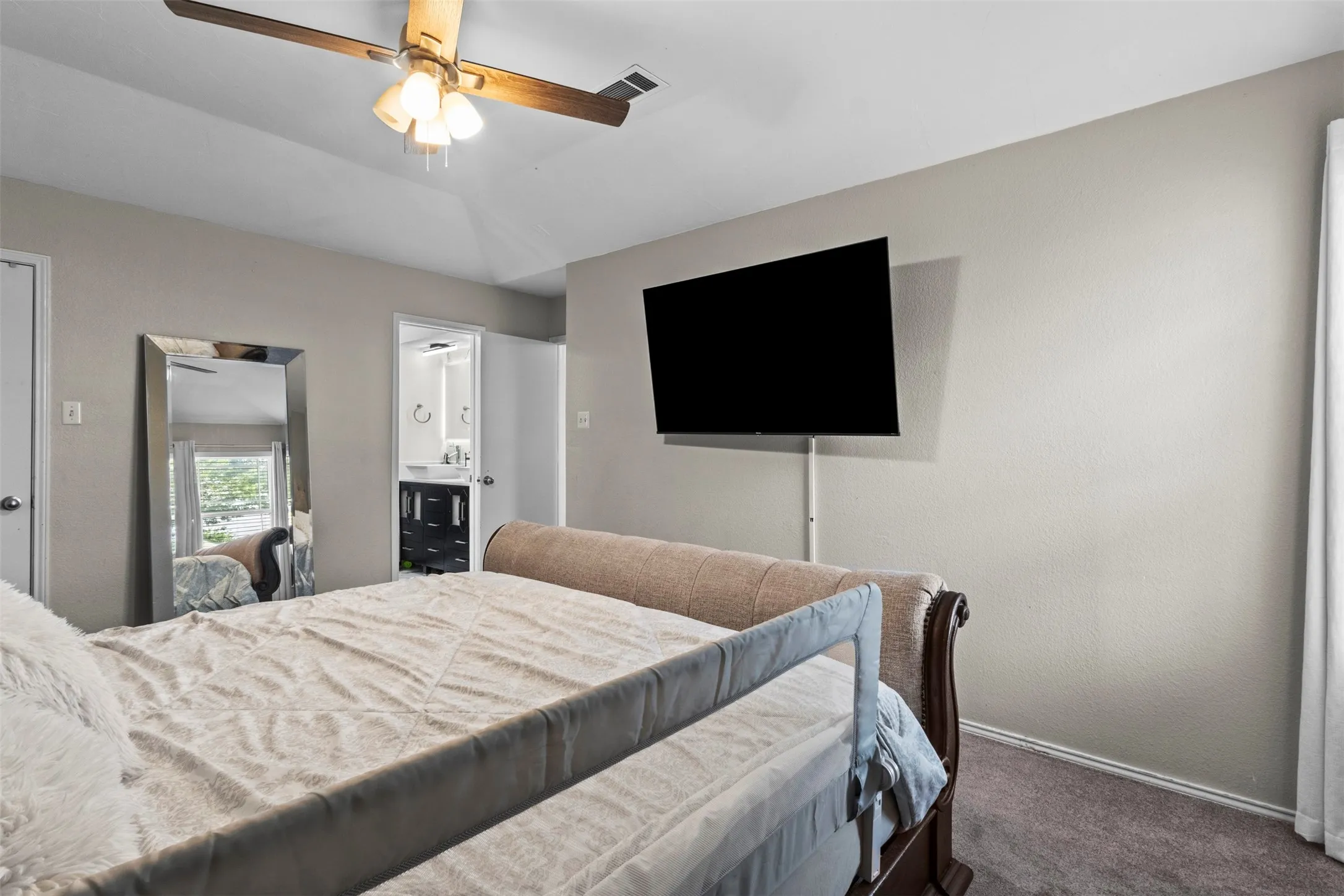 Single Family Residence For Sale in Tarrant County , 8800 Crestbrook Drive, Fort Worth, Texas 76179, 3 Bedroom, 3 Bathroom, 2 Garage spaces, 2,045 Sqft, built in 1994, Price $329,000, mls#21275431, Real Estate Agent in Fort Worth, Homes For Sale in Tarrant county, Homes For Sale in Fort Worth, Realtor in Fort Worth Texas, Real Estate Brokerage Independent Realty Texas, Luminita Cordes Realtor
