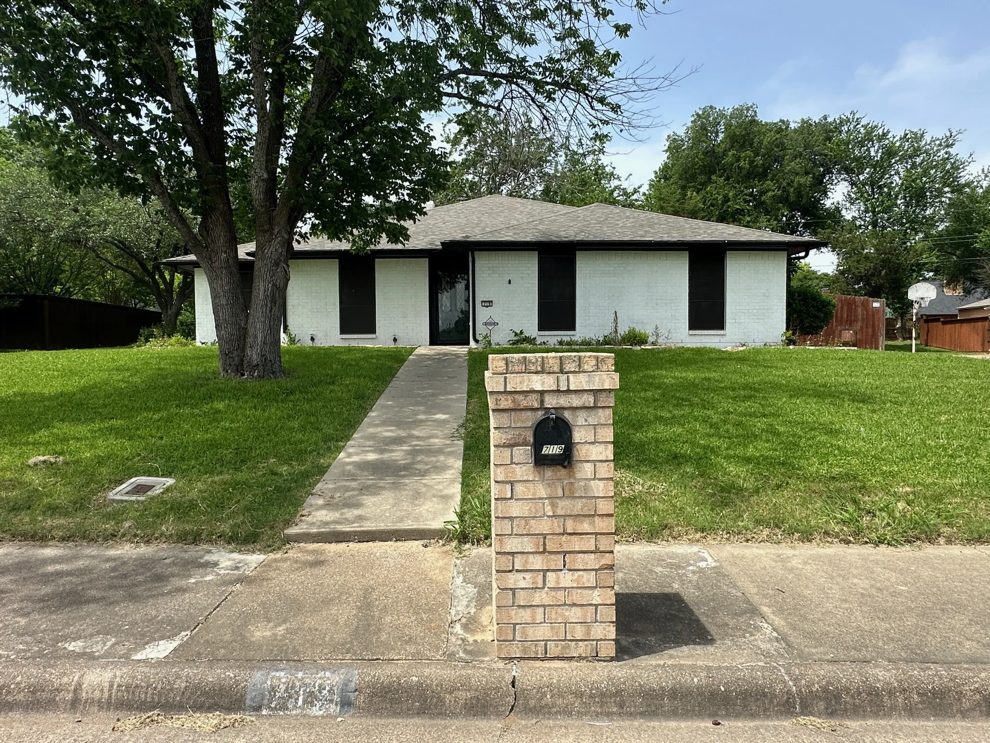 Single Family Residence For Rent in Dallas County , 719 Athenia Way, Duncanville, Texas 75137, 3 Bedrooms, 2 Bathrooms, 2 Garage spaces, 1,821 Sqft, built in 1978, Price $2,400, mls#21276830, Real Estate Agent in Duncanville, Homes For Rent in Dallas county, Homes For Rent in Duncanville, Realtor in Duncanville Texas, Real Estate Brokerage Independent Realty Texas, Luminita Cordes Realtor