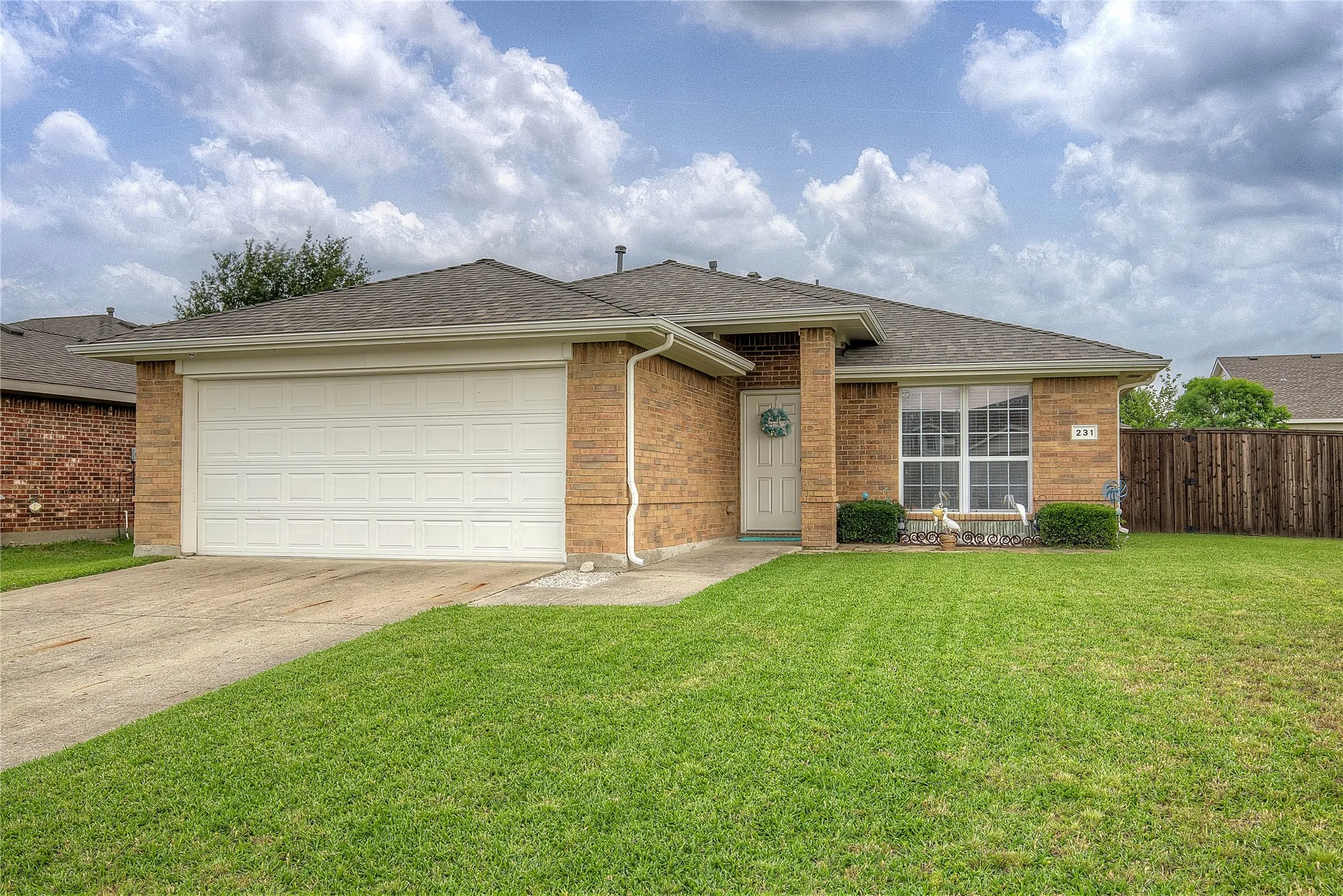 Single Family Residence For Sale in Kaufman County , 231 Willow Creek Lane, Terrell, Texas 75160, 3 Bedroom, 2 Bathroom, 2 Garage spaces, 1,363 Sqft, built in 2006, mls#21273829, Real Estate Agent in Terrell, Homes For Sale in Kaufman county, Homes For Sale in Terrell, Realtor in Terrell Texas, Real Estate Brokerage Independent Realty Texas, Luminita Cordes Realtor