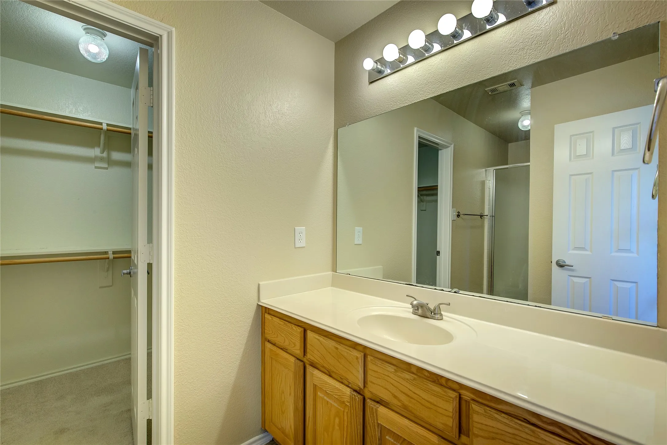 Single Family Residence For Sale in Kaufman County , 231 Willow Creek Lane, Terrell, Texas 75160, 3 Bedroom, 2 Bathroom, 2 Garage spaces, 1,363 Sqft, built in 2006, mls#21273829, Real Estate Agent in Terrell, Homes For Sale in Kaufman county, Homes For Sale in Terrell, Realtor in Terrell Texas, Real Estate Brokerage Independent Realty Texas, Luminita Cordes Realtor