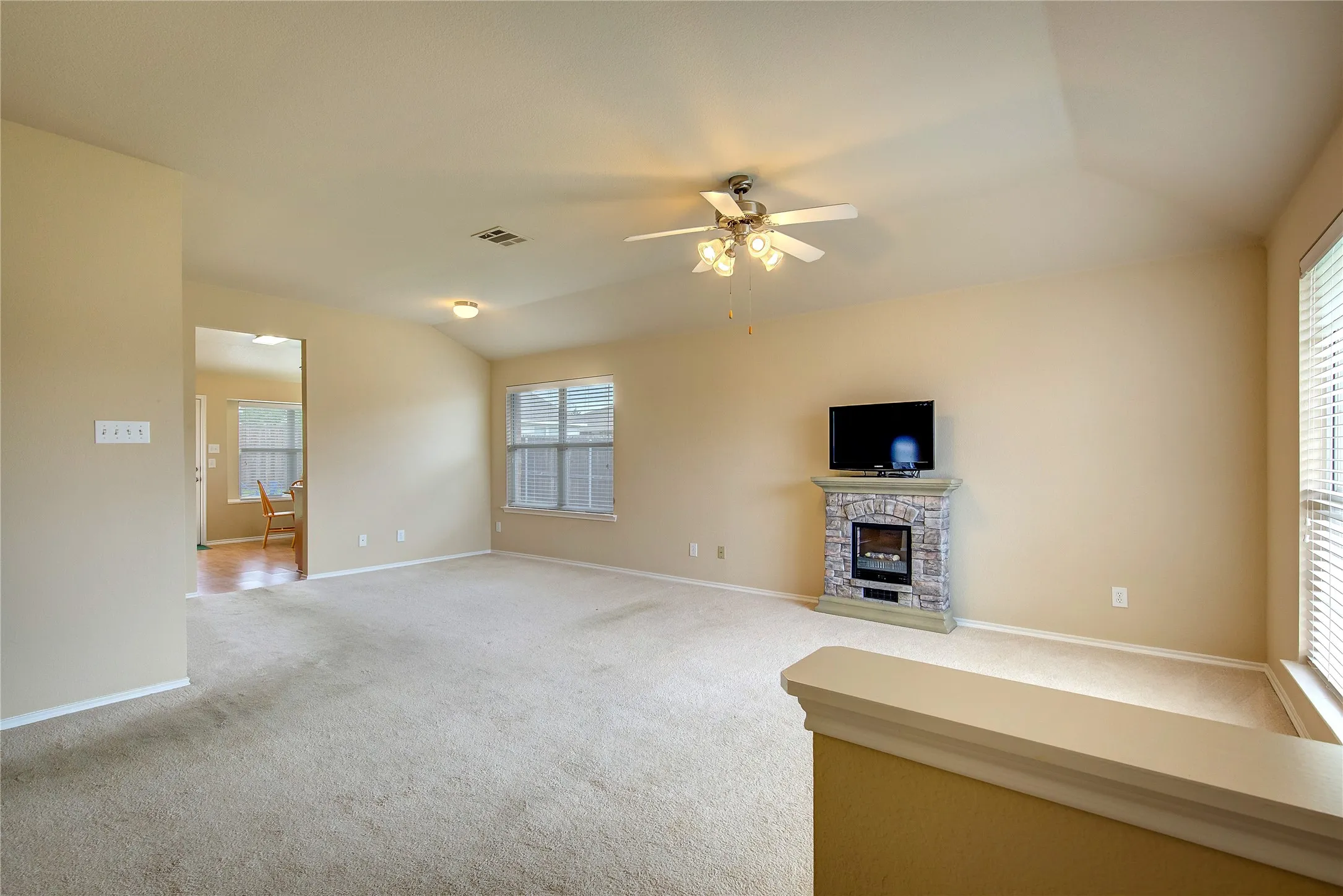 Single Family Residence For Sale in Kaufman County , 231 Willow Creek Lane, Terrell, Texas 75160, 3 Bedroom, 2 Bathroom, 2 Garage spaces, 1,363 Sqft, built in 2006, mls#21273829, Real Estate Agent in Terrell, Homes For Sale in Kaufman county, Homes For Sale in Terrell, Realtor in Terrell Texas, Real Estate Brokerage Independent Realty Texas, Luminita Cordes Realtor